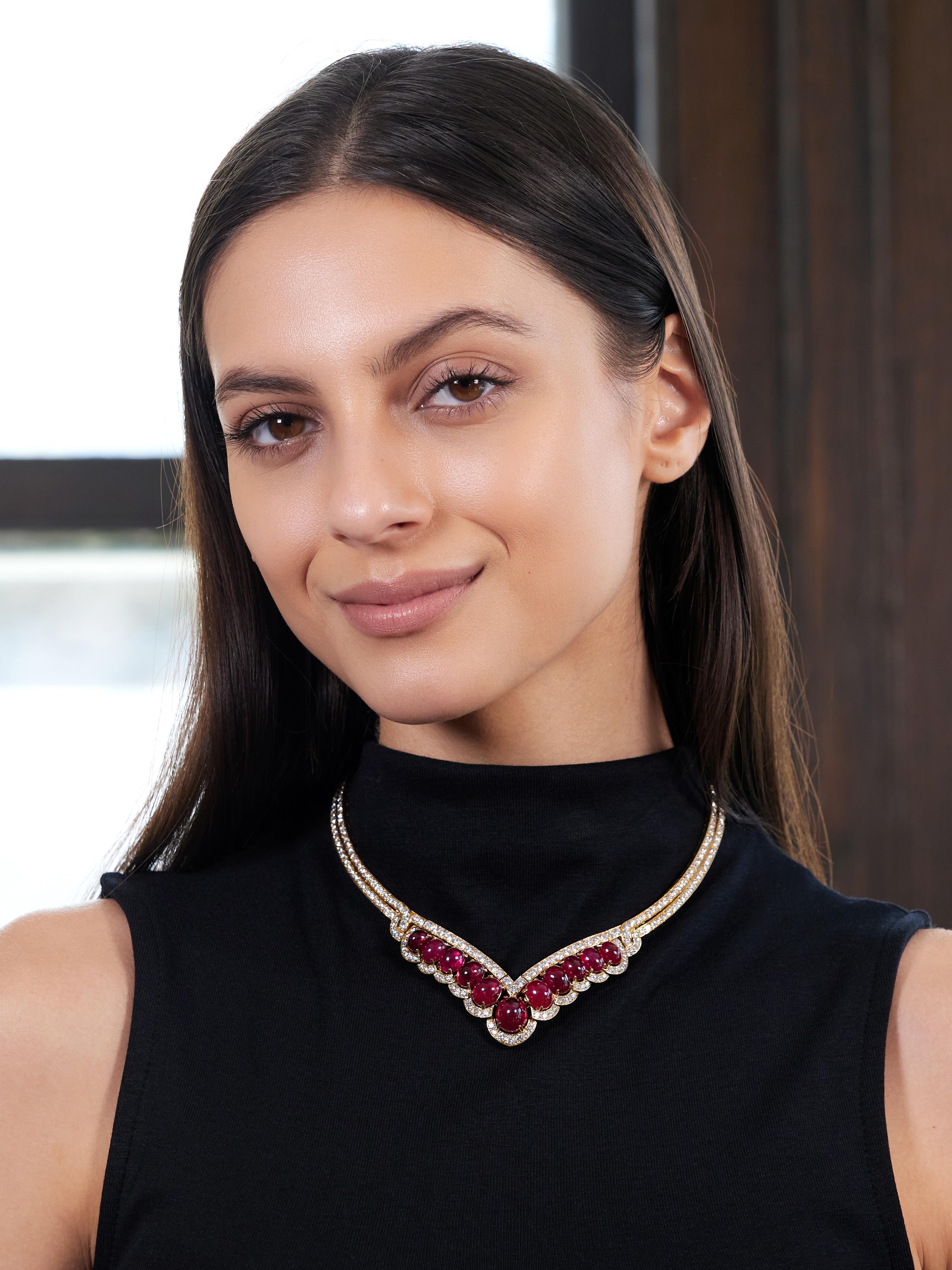 Van Cleef & Arpels 72.35 CTW Rubí Diamante Oro 18K Collar Vintage en V en venta 4