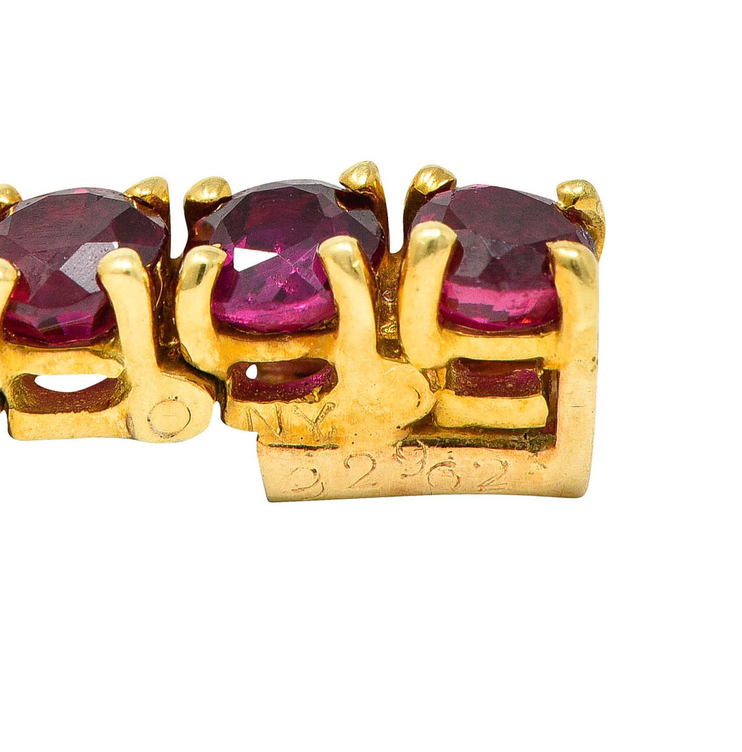 Women's or Men's Van Cleef & Arpels 7.50 Carats Ruby 18 Karat Gold Line Bracelet 1970's Vintage