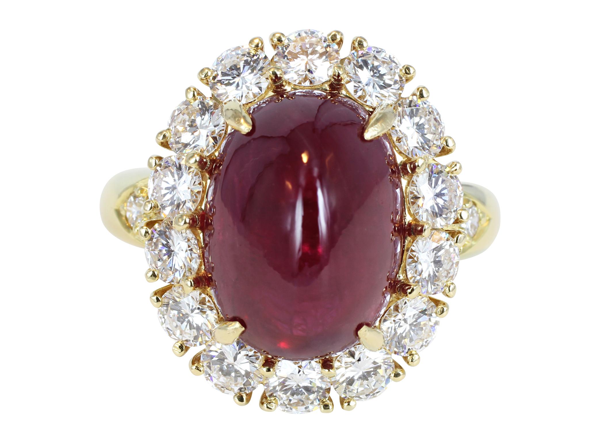  Van Cleef & Arpels 9.42 Carat Cabochon Ruby and Diamond Cluster Ring In Excellent Condition For Sale In Chestnut Hill, MA