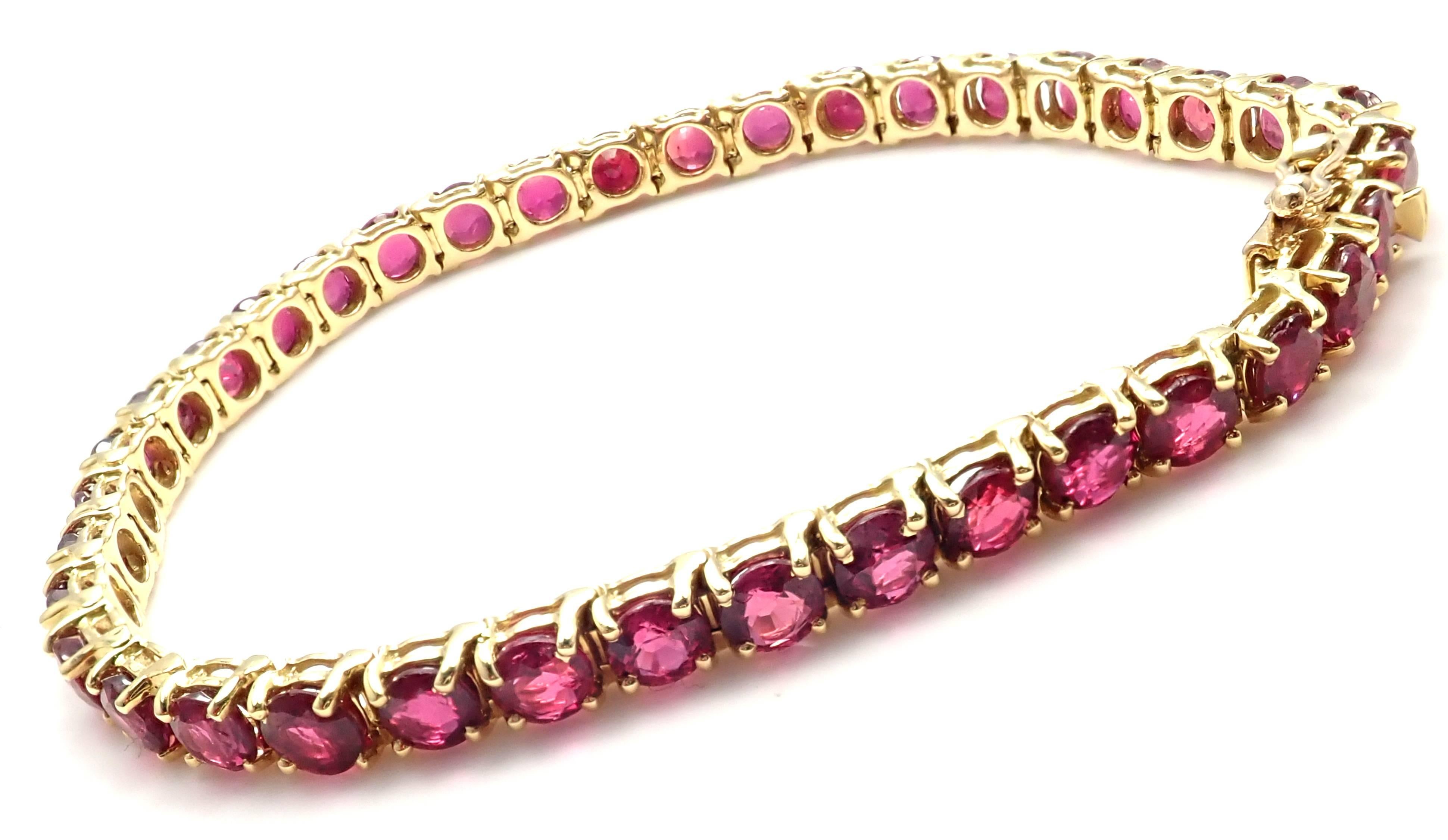 Van Cleef & Arpels 9.5 Carat Ruby Yellow Gold Tennis Bracelet In New Condition In Holland, PA