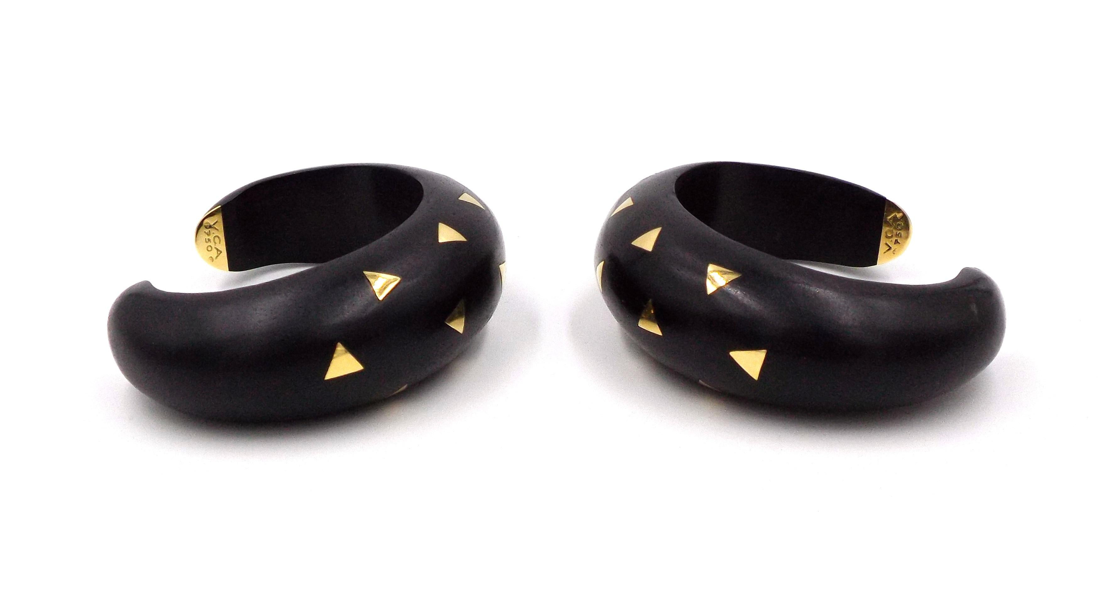 Van Cleef & Arpels A Pair Of 18K Gold Wood Bracelets In Good Condition For Sale In New York, NY