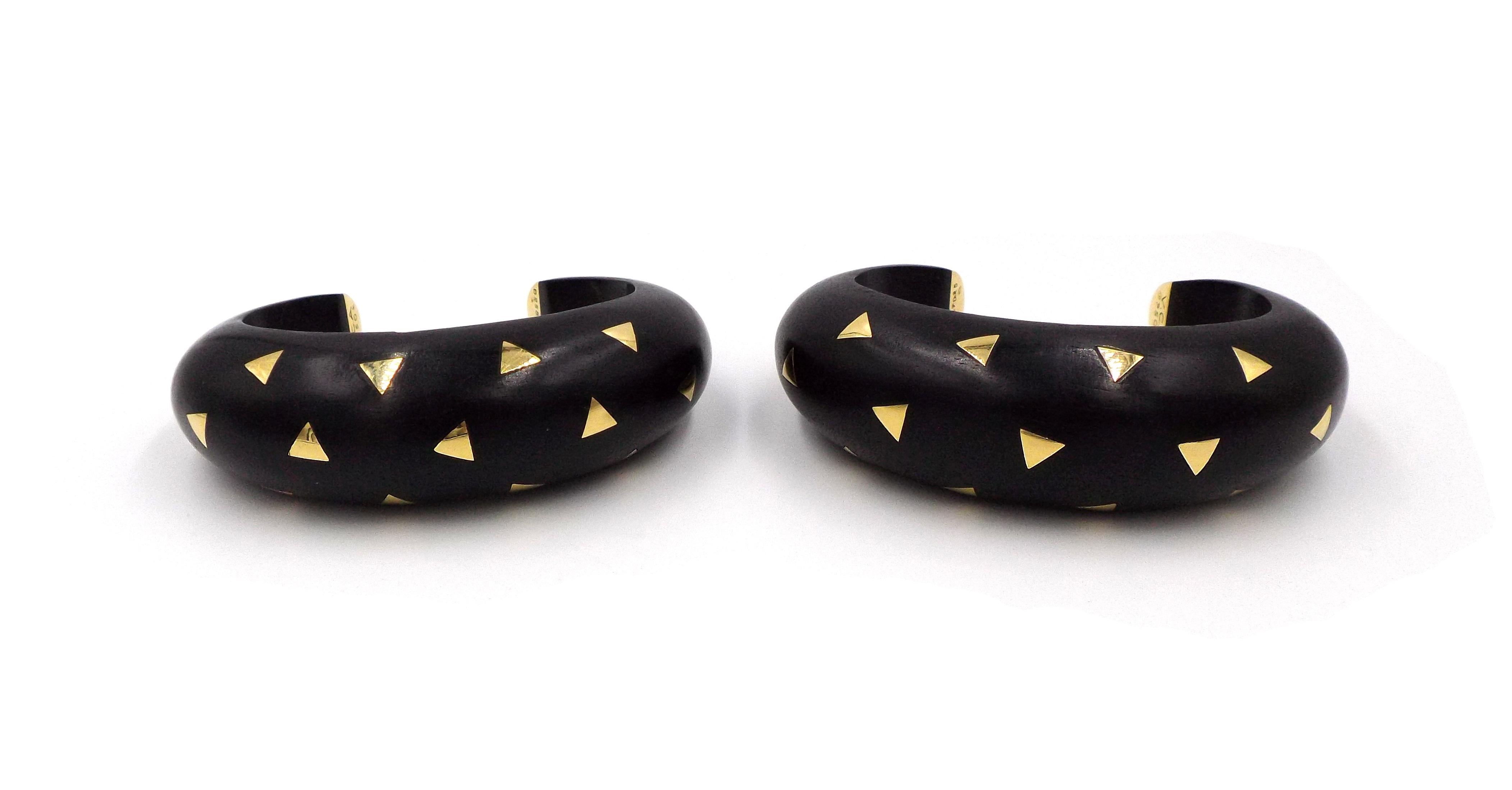 Van Cleef & Arpels A Pair Of 18K Gold Wood Bracelets For Sale 3