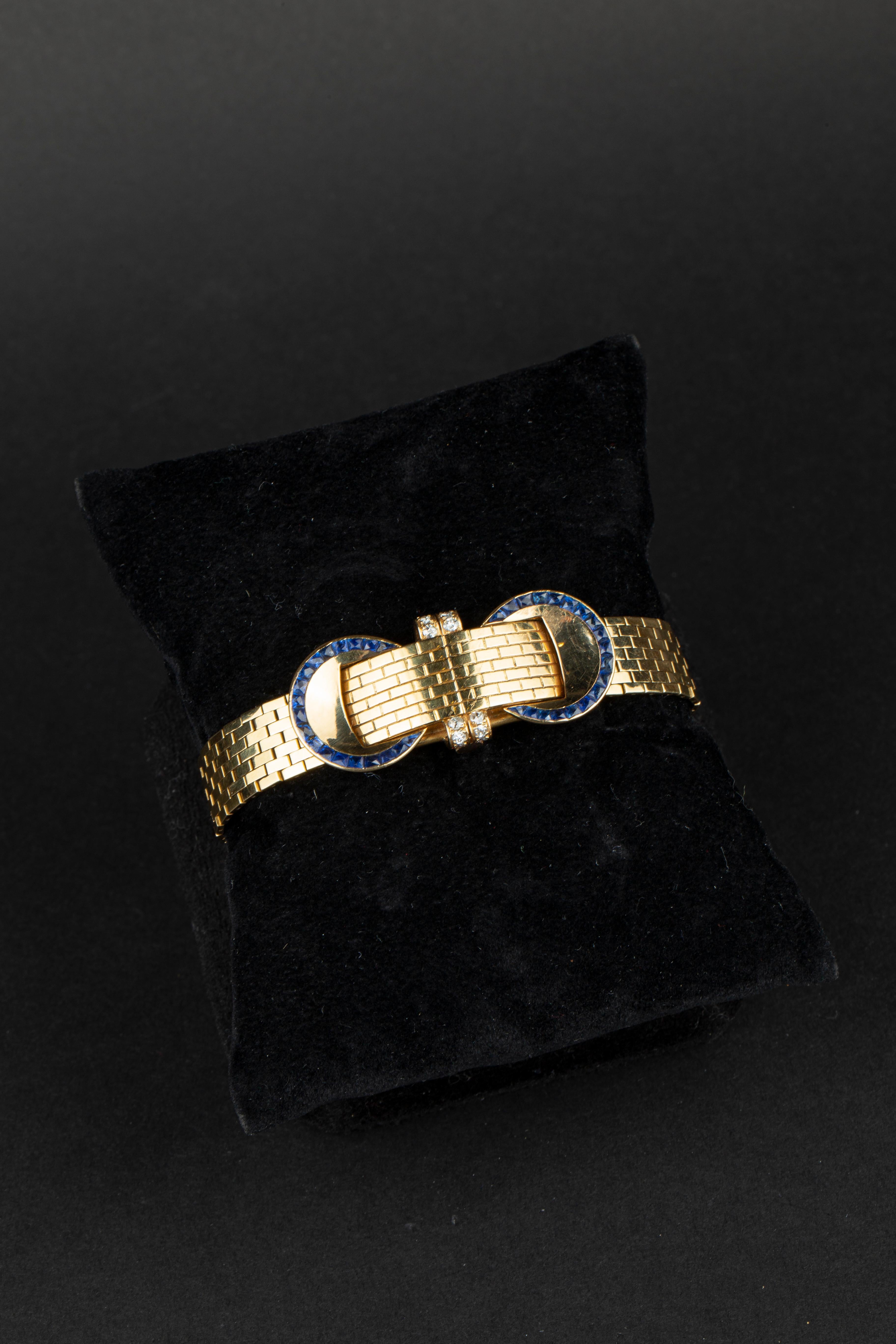 Round Cut VAN CLEEF & ARPELS A Sophisticated Yellow Gold Bracelet Watch For Sale