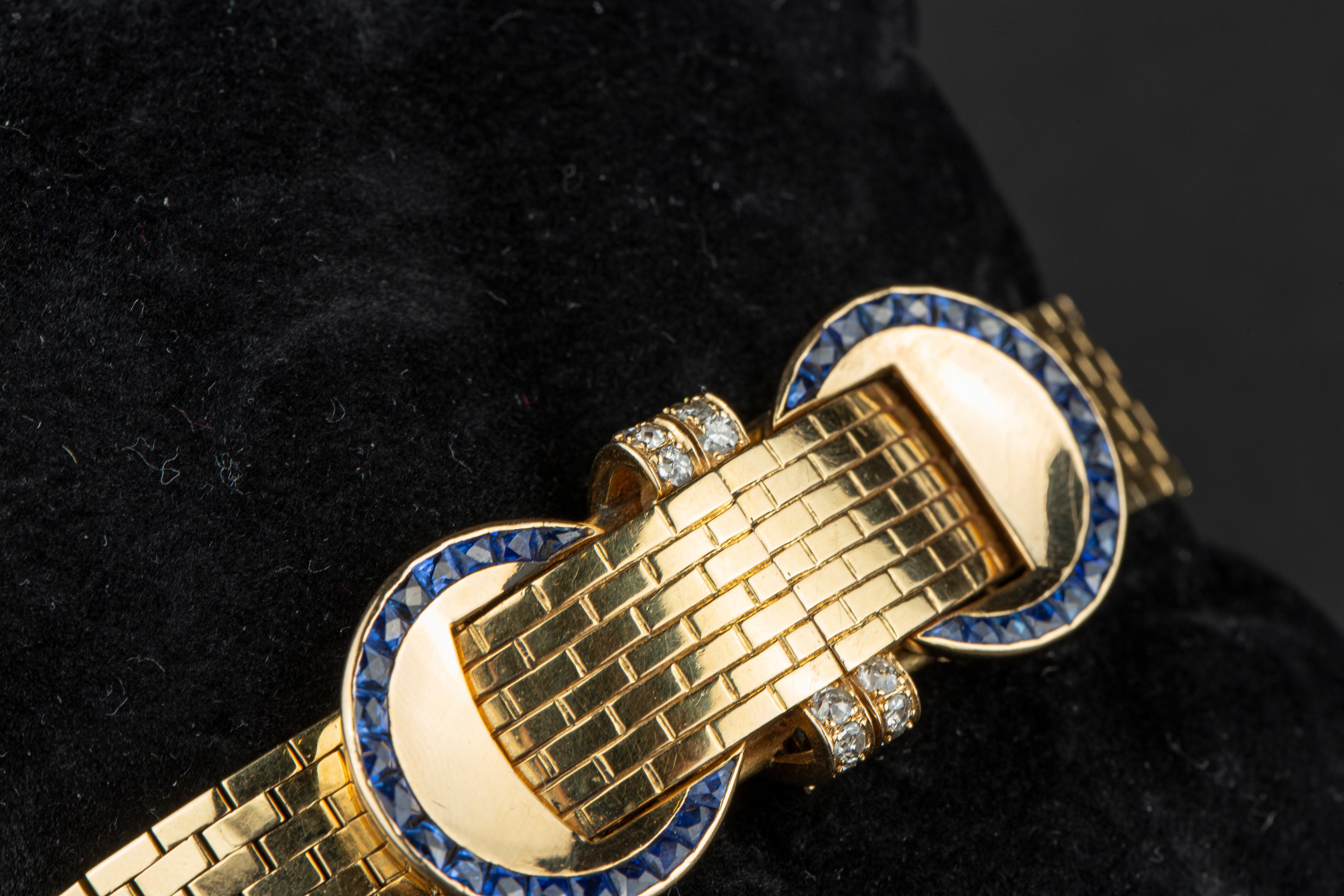 VAN CLEEF & ARPELS A Sophisticated Yellow Gold Bracelet Watch In Excellent Condition For Sale In New York, NY