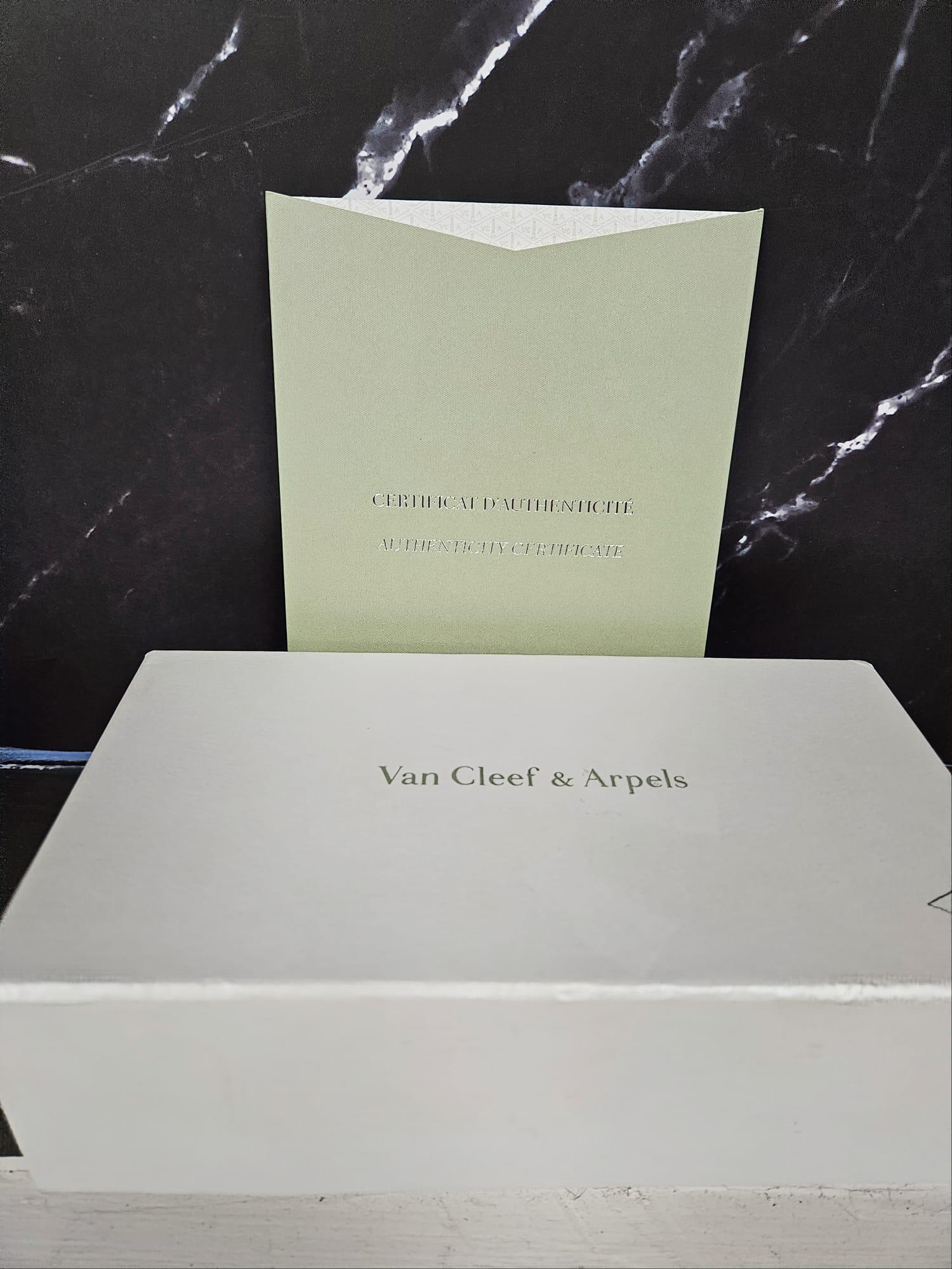 Van Cleef & Arpels Alahambra Malachite Bracelet Box & Papers 2