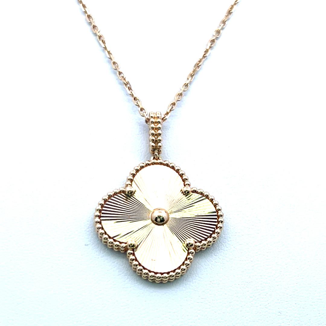 Van Cleef & Arpels Alhambra 18 Karat Yellow Gold Pendant Necklace with Cert en vente 1