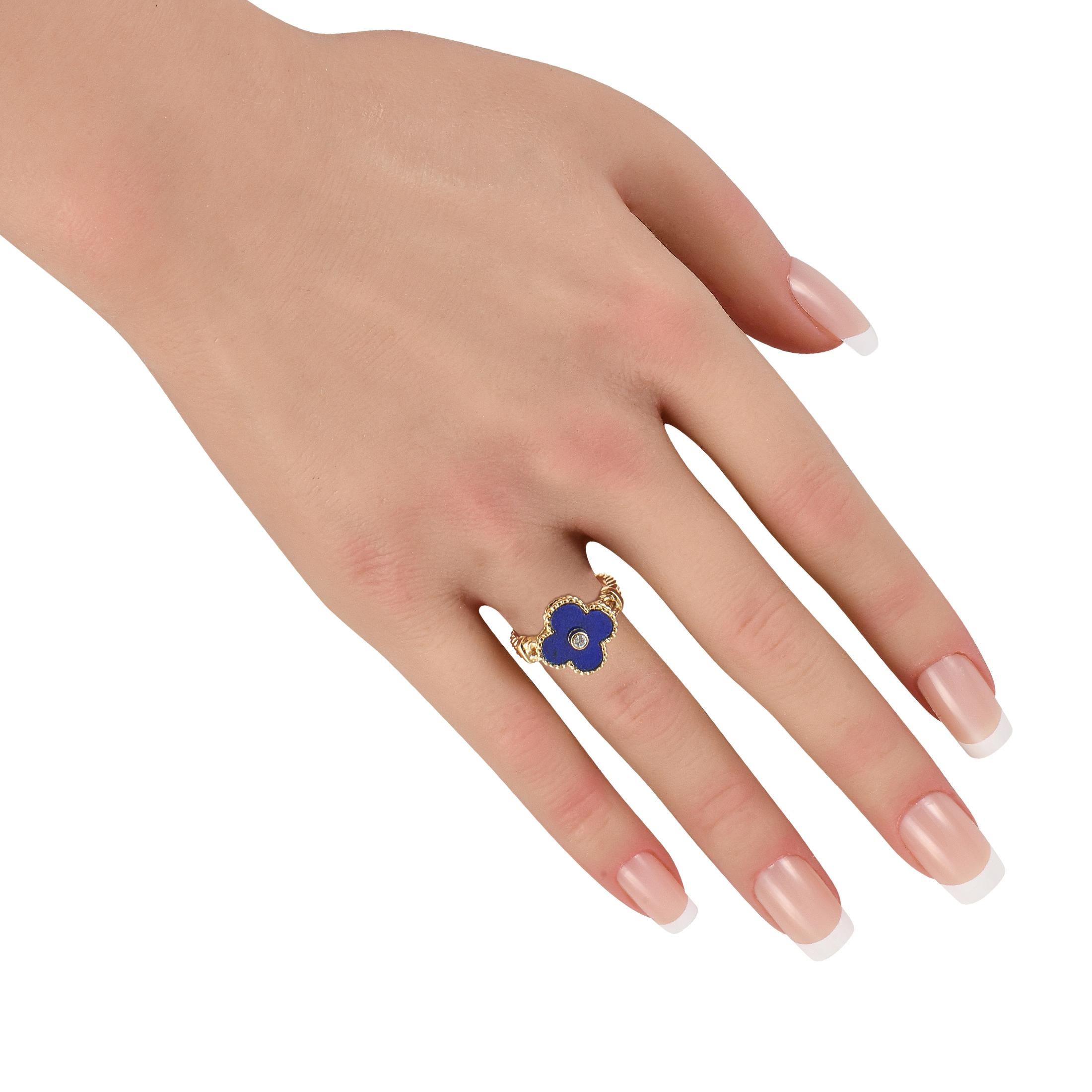 Taglio rotondo Van Cleef & Arpels Alhambra 18K Gold Diamond & Lapis Lazuli Ring VC06-110725 in vendita