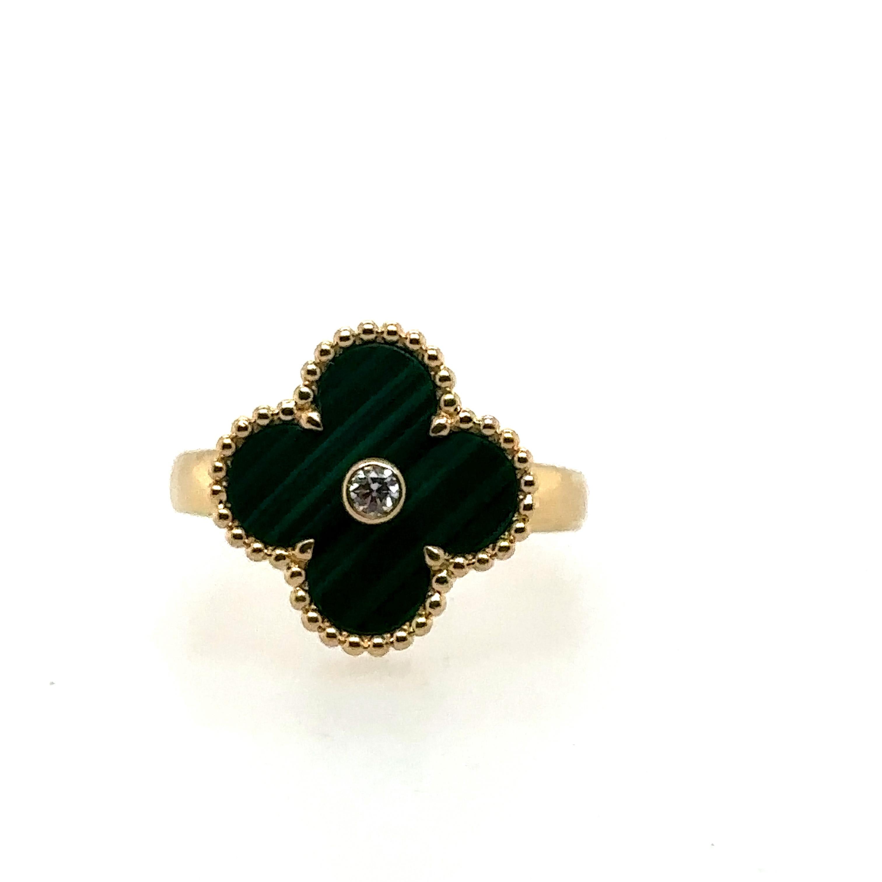 Stunning Van Cleef & Arpels Alhambra ring.
Dark green Alhambra with central diamond set in 18k yellow gold.JE625873, 750 stamped on inside.
Comes with original box and bag.
Size 5.5