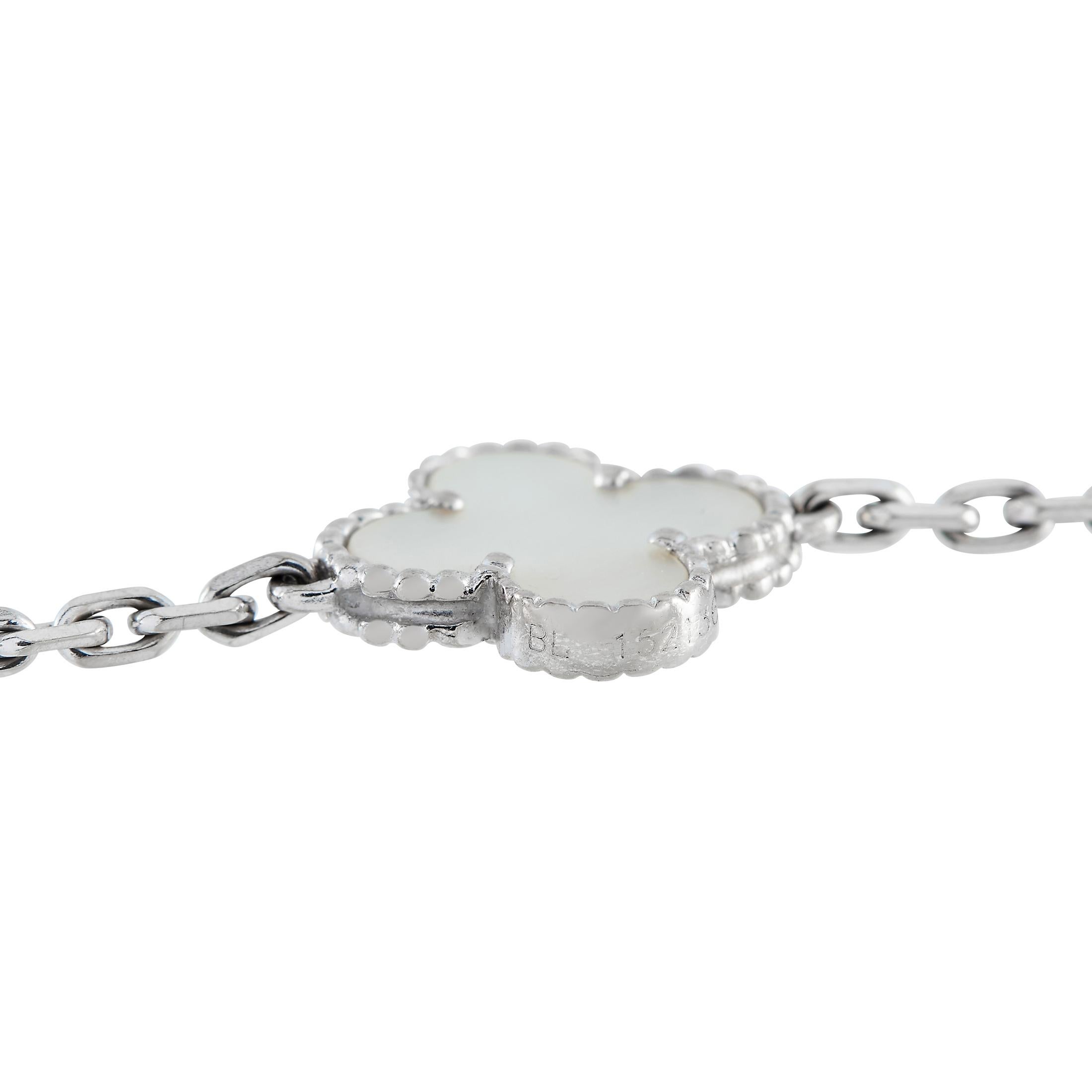 Van Cleef & Arpels Alhambra Armband aus 18 Karat Weißgold mit 5-Motiven aus Perlmutt (Gemischter Schliff)