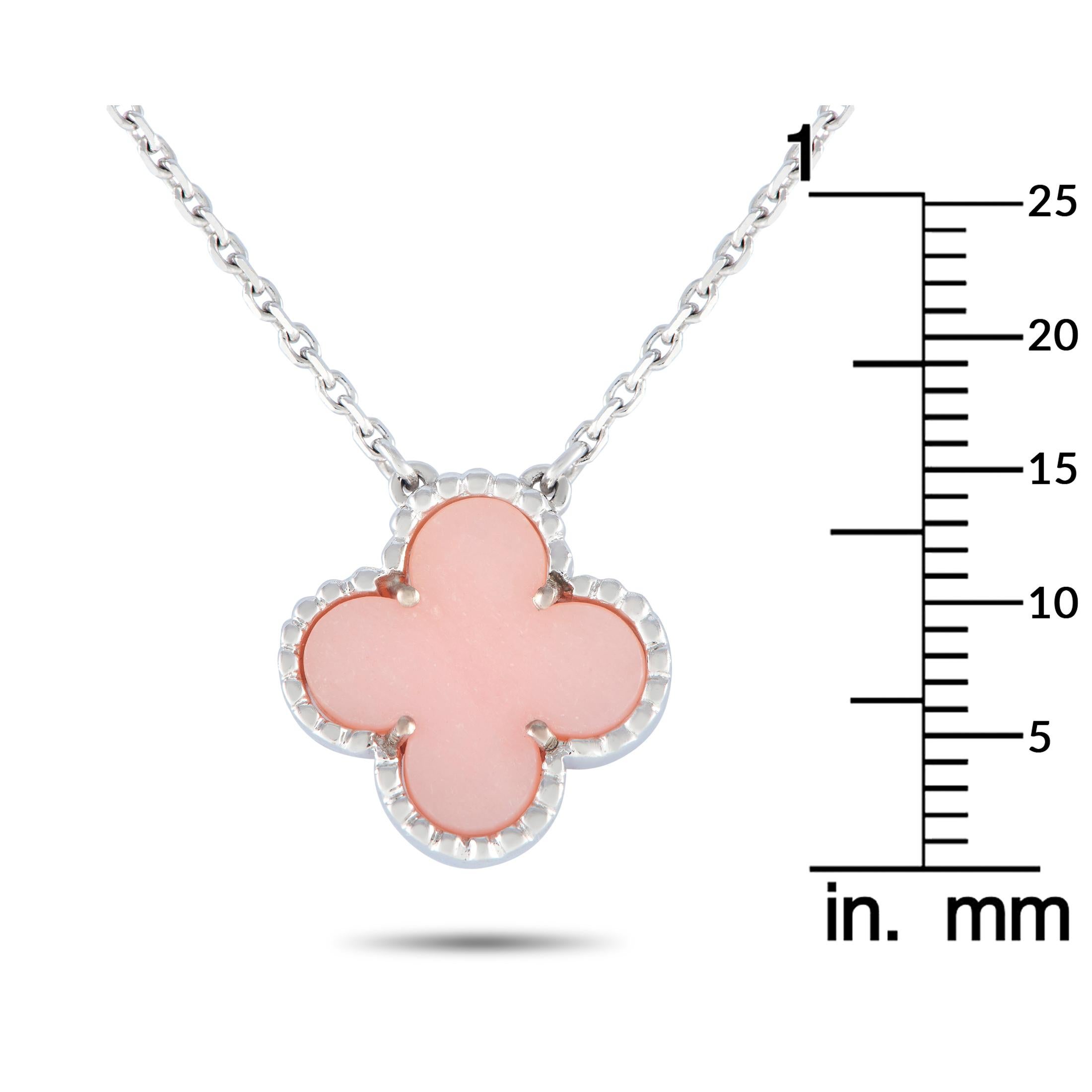 Van Cleef & Arpels Alhambra Halskette aus 18 Karat Weißgold mit rosa Koralle im Zustand „Hervorragend“ in Southampton, PA