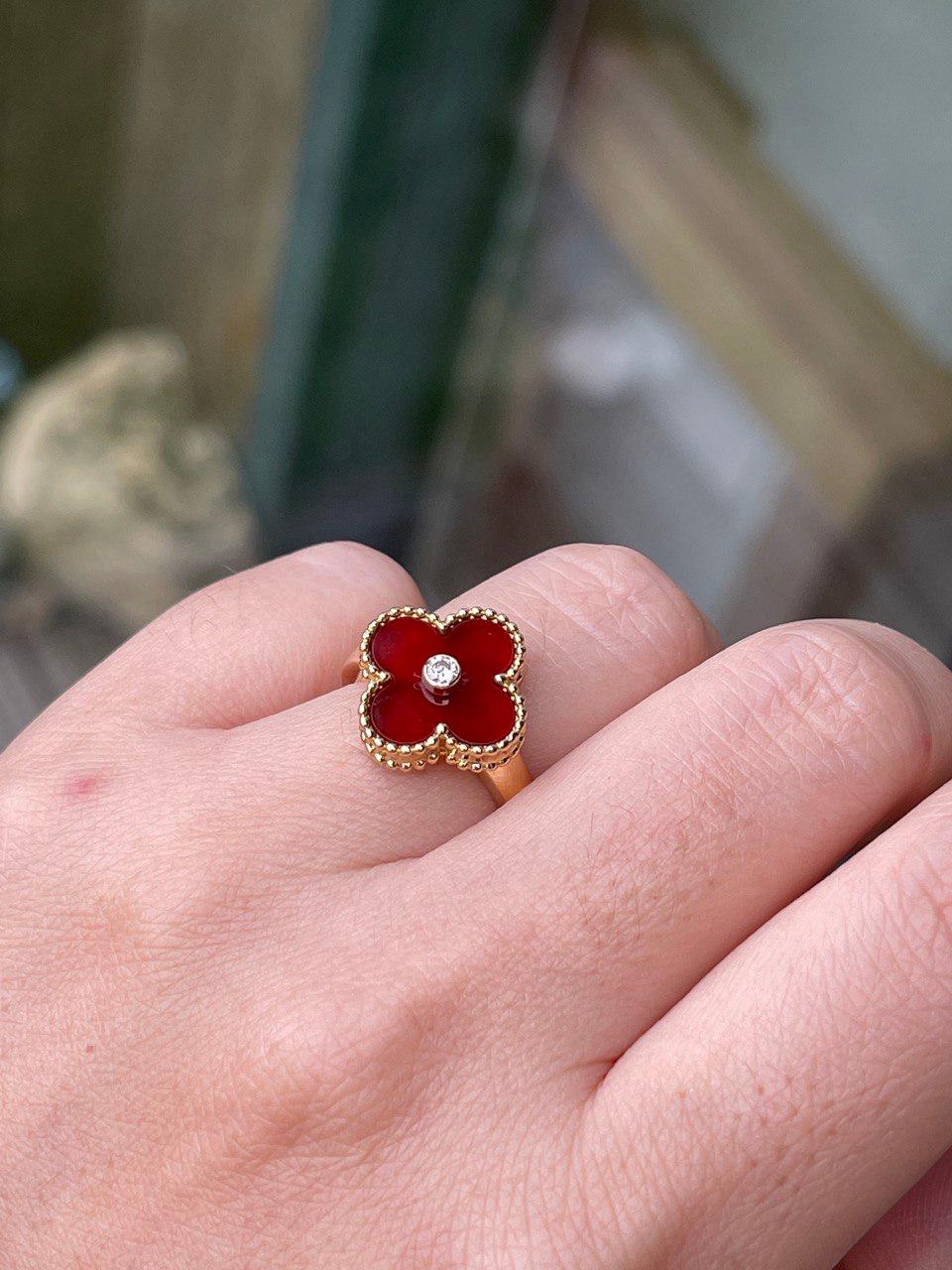 Van Cleef & Arpels Alhambra 18K Yellow Gold Carnelian Diamond Ring In Excellent Condition In Banbury, GB