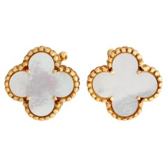 Van Cleef & Arpels Alhambra 18 Karat Gelbgold Perlmutt-Ohrclips