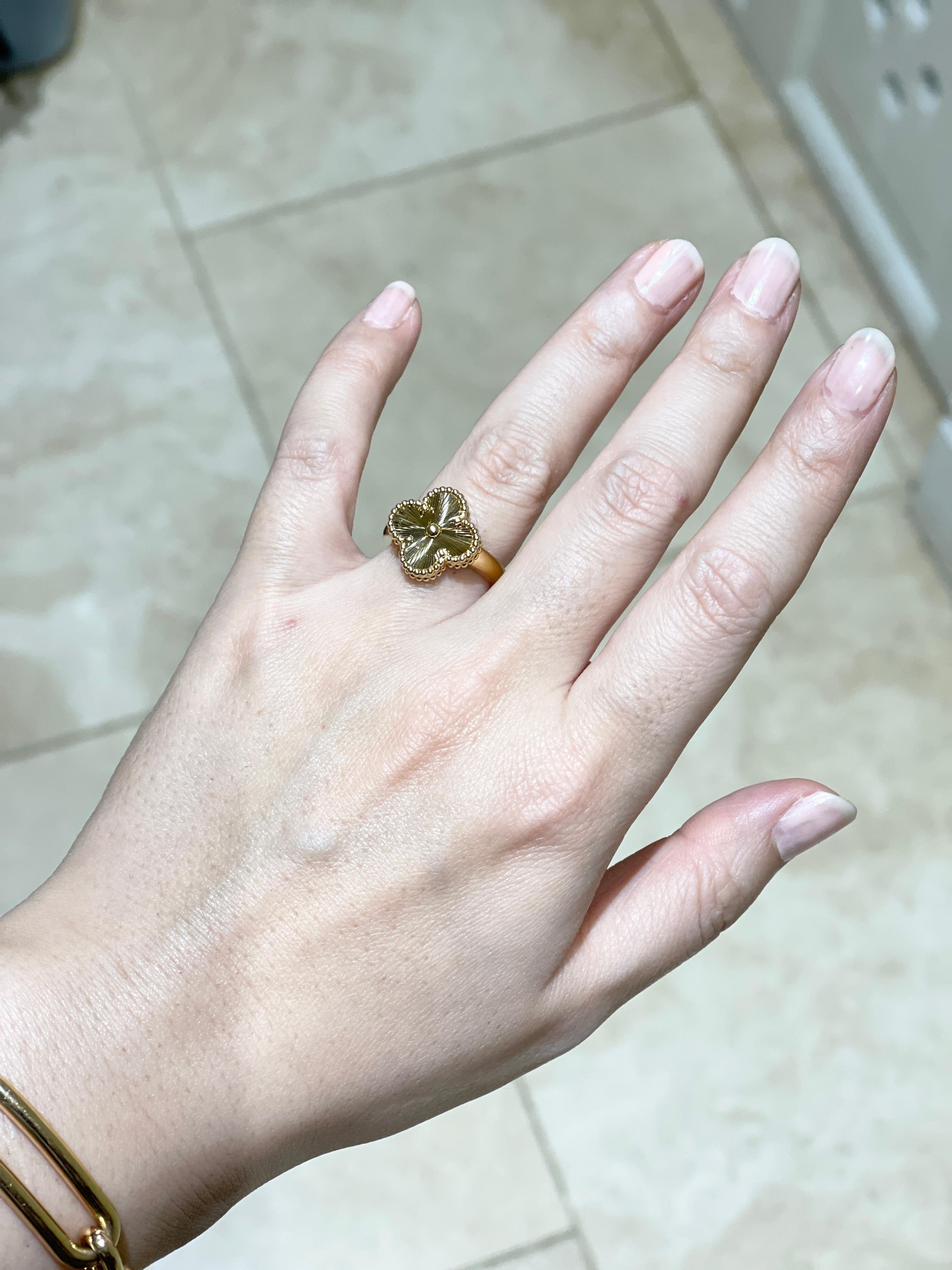 Women's or Men's Van Cleef & Arpels Alhambra 18k Yellow Gold Ring