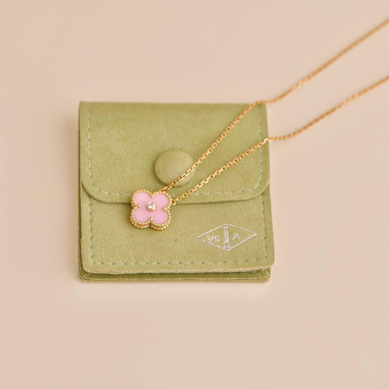 SKU	33301199
Comes With	Pouch Only
Date	2015
Model	VCARO5SY00
Serial Number	JE******
Metal	18k Rose Gold
Stones	Diamond
Weight	Approximately 6 g
Length	Approximately 42 cm
Width	Approximately 1.5