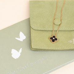 Van Cleef & Arpels Pendentif Alhambra 2016 Onyx or rose 18K