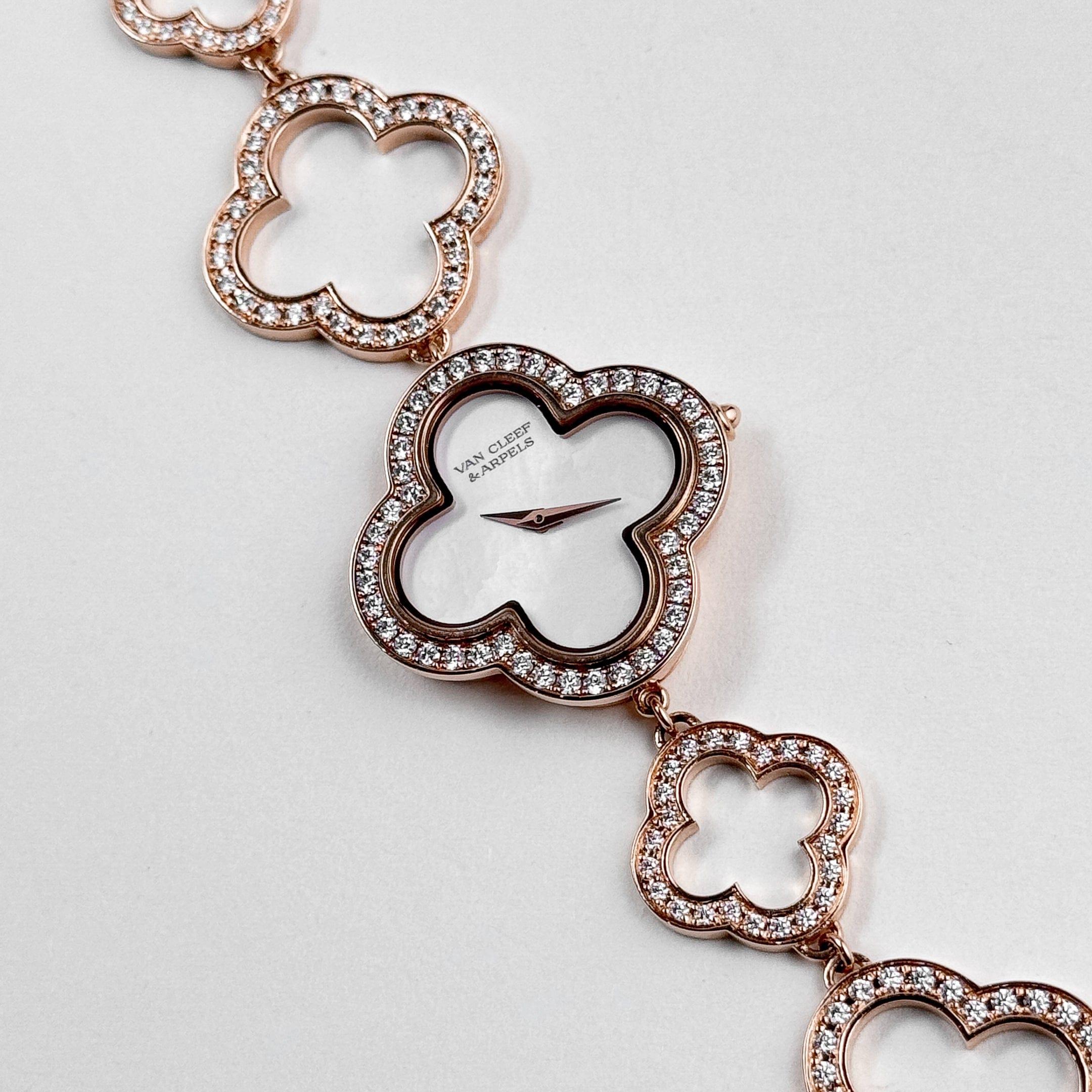 Taille ronde Van Cleef & Arpels Alhambra 2365149 Vintage rose or blanc nacre en vente