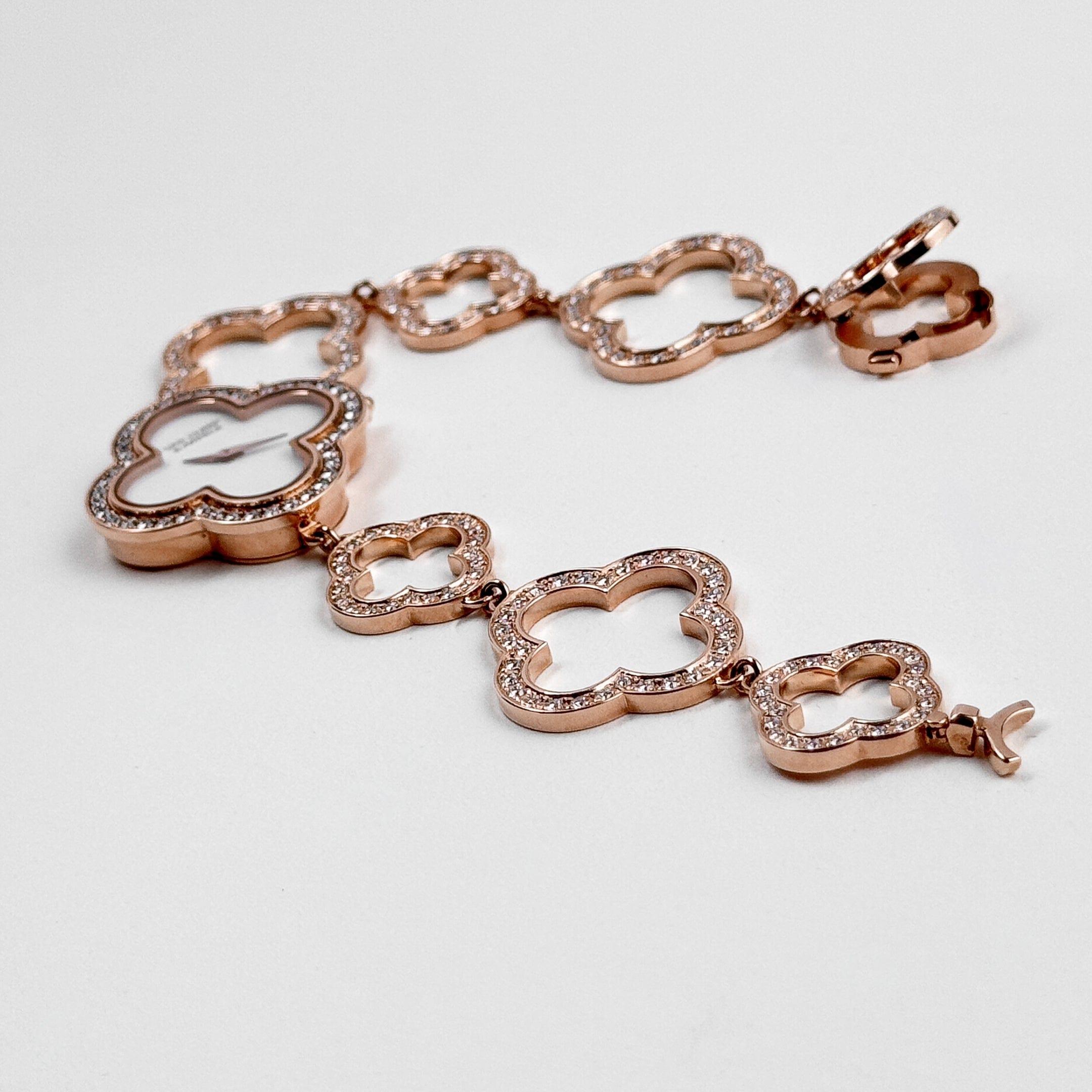 Van Cleef & Arpels Alhambra 2365149 Vintage rose or blanc nacre Excellent état - En vente à New York, NY