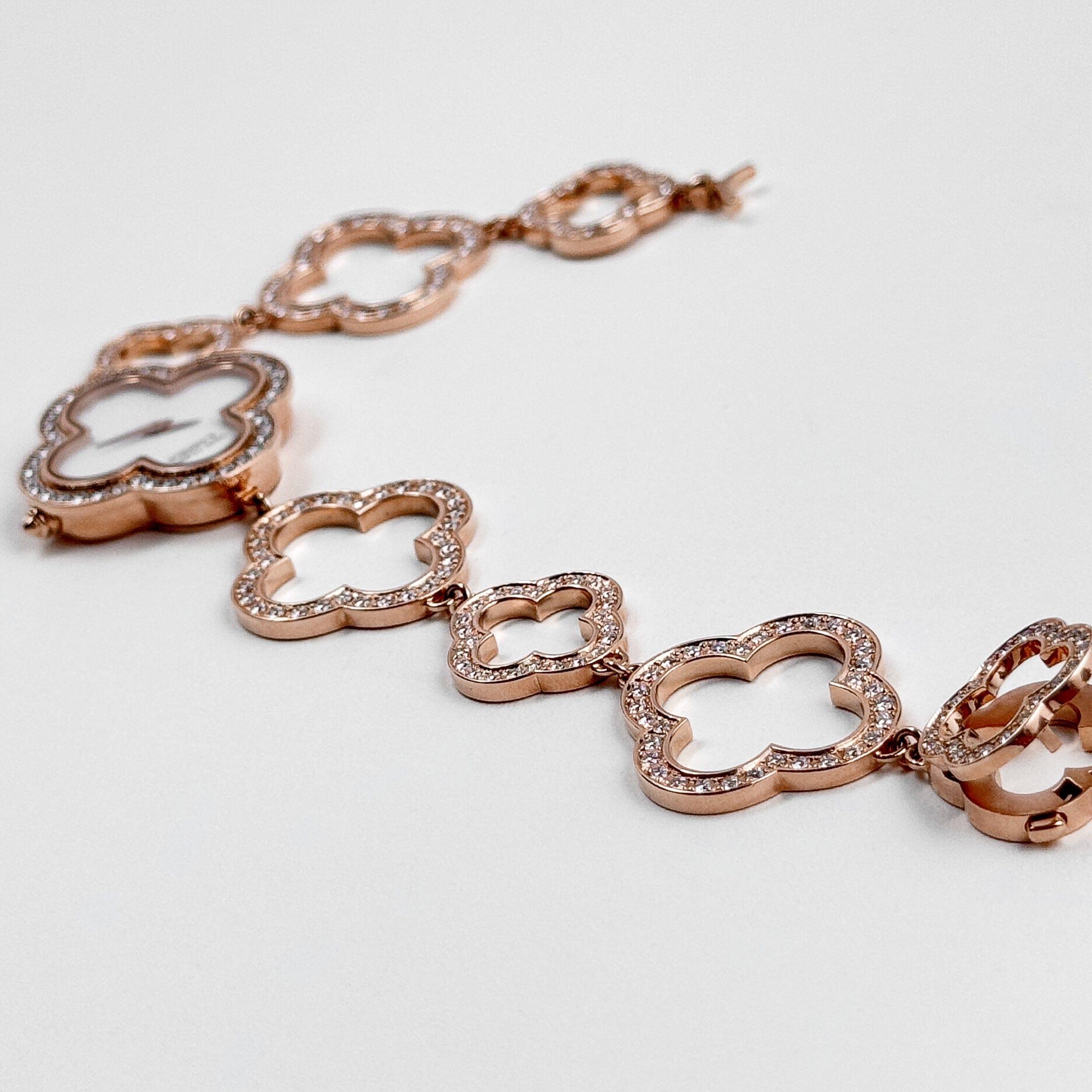 Van Cleef & Arpels Alhambra 2365149 Vintage rose or blanc nacre en vente 1