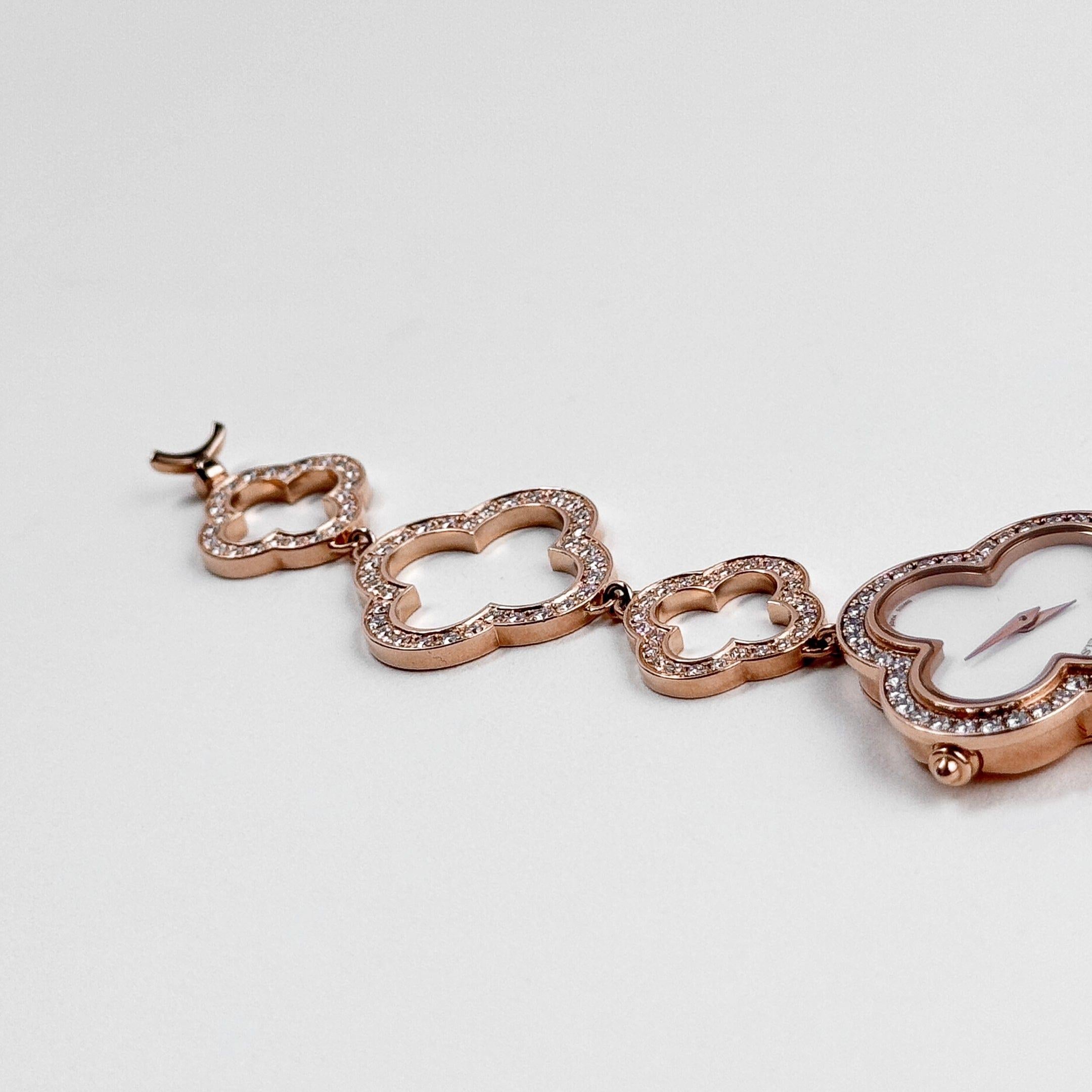 Van Cleef & Arpels Alhambra 2365149 Vintage rose or blanc nacre en vente 2