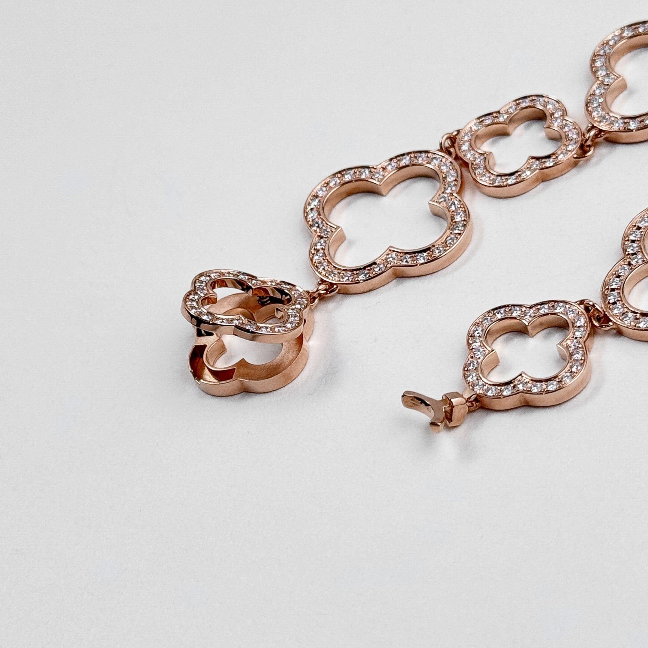 Van Cleef & Arpels Alhambra 2365149 Vintage rose or blanc nacre en vente 4