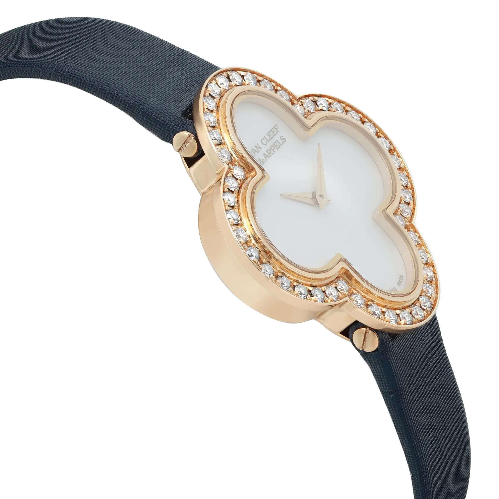 Van Cleef & Arpels Montre Alhambra 30 mm en or jaune 18 carats avec diamants VCARF52800 Pour femmes en vente