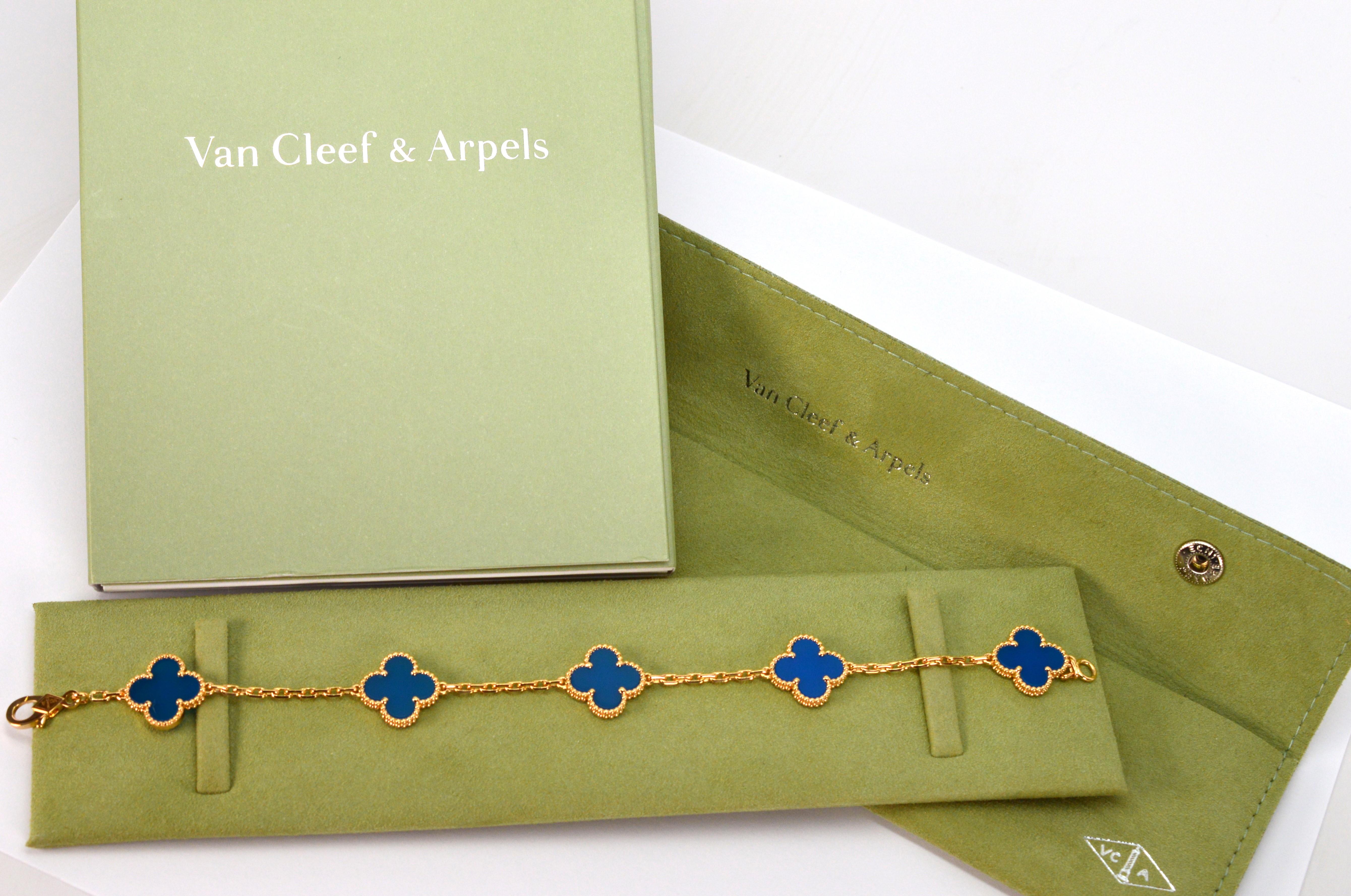 Bracciale Van Cleef & Arpels Alhambra 5 Motivi Agata Blu Oro Giallo 18 Carati In condizioni ottime a Mount Kisco, NY