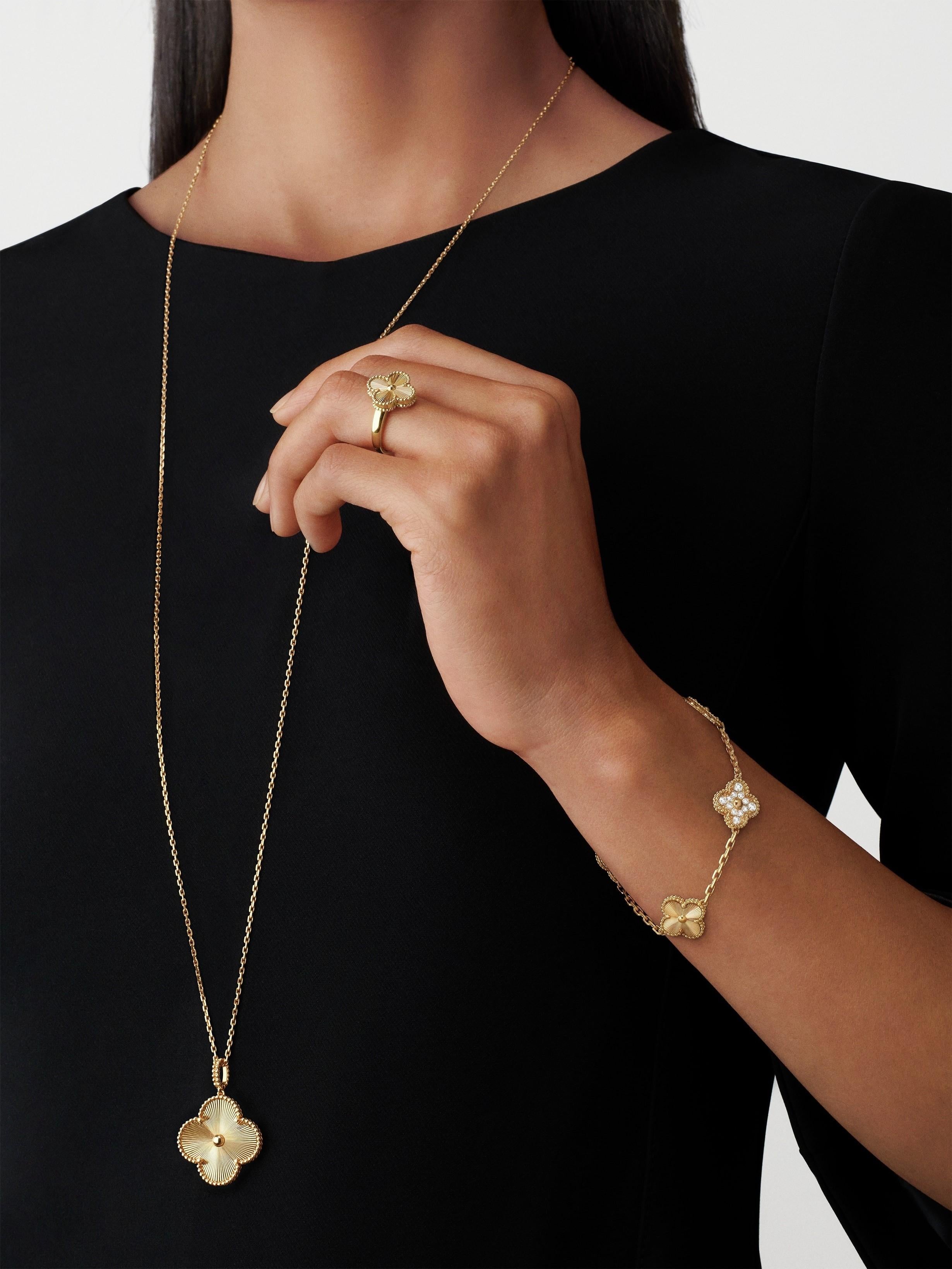 Aesthetic Movement Van Cleef & Arpels Alhambra 5 motif Bracelet with  Diamonds and  18k Yellow Gold