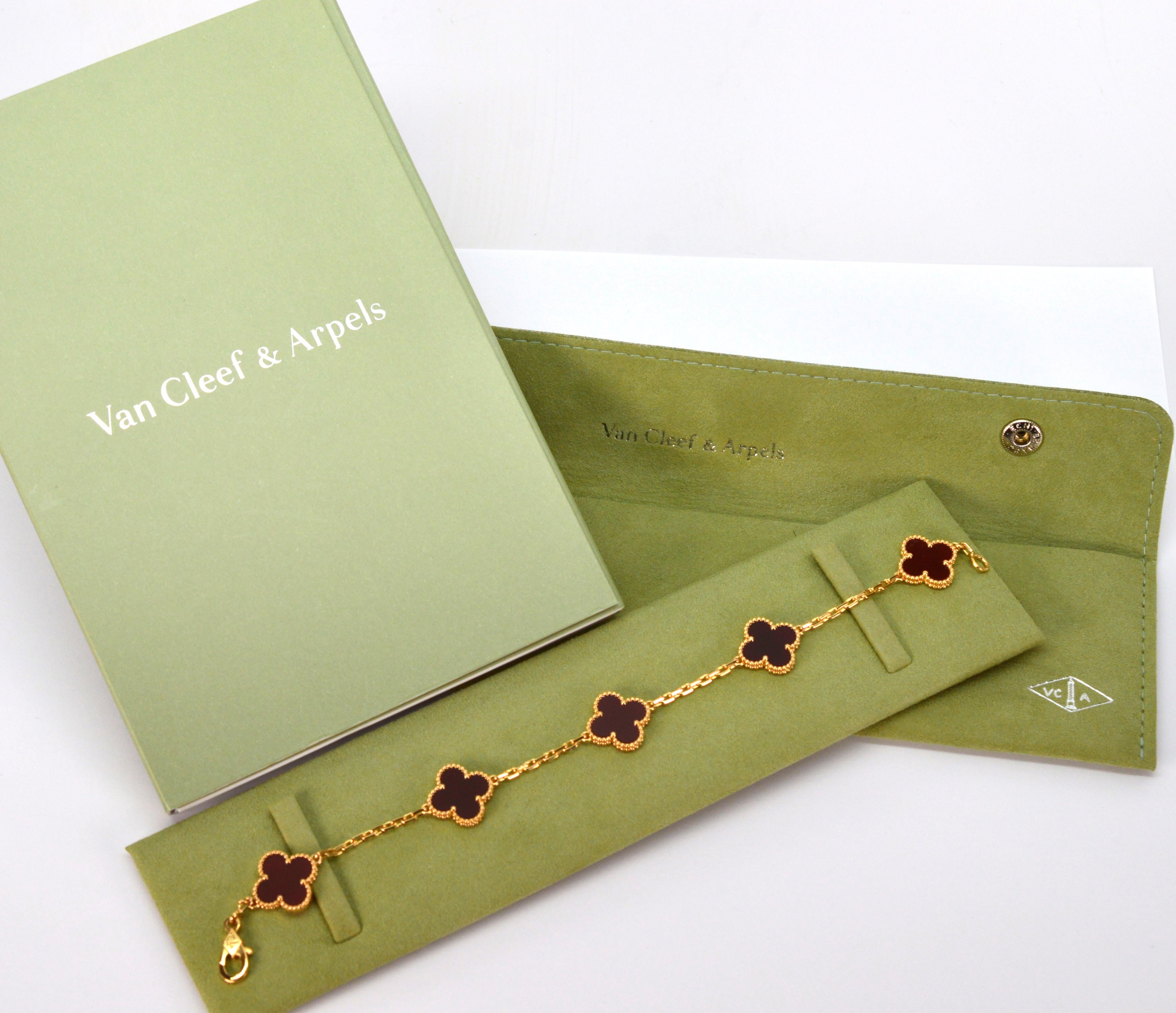Van Cleef & Arpels Alhambra Armband aus 18 Karat Gelbgold mit 5 Motiven aus Karneol im Angebot 5