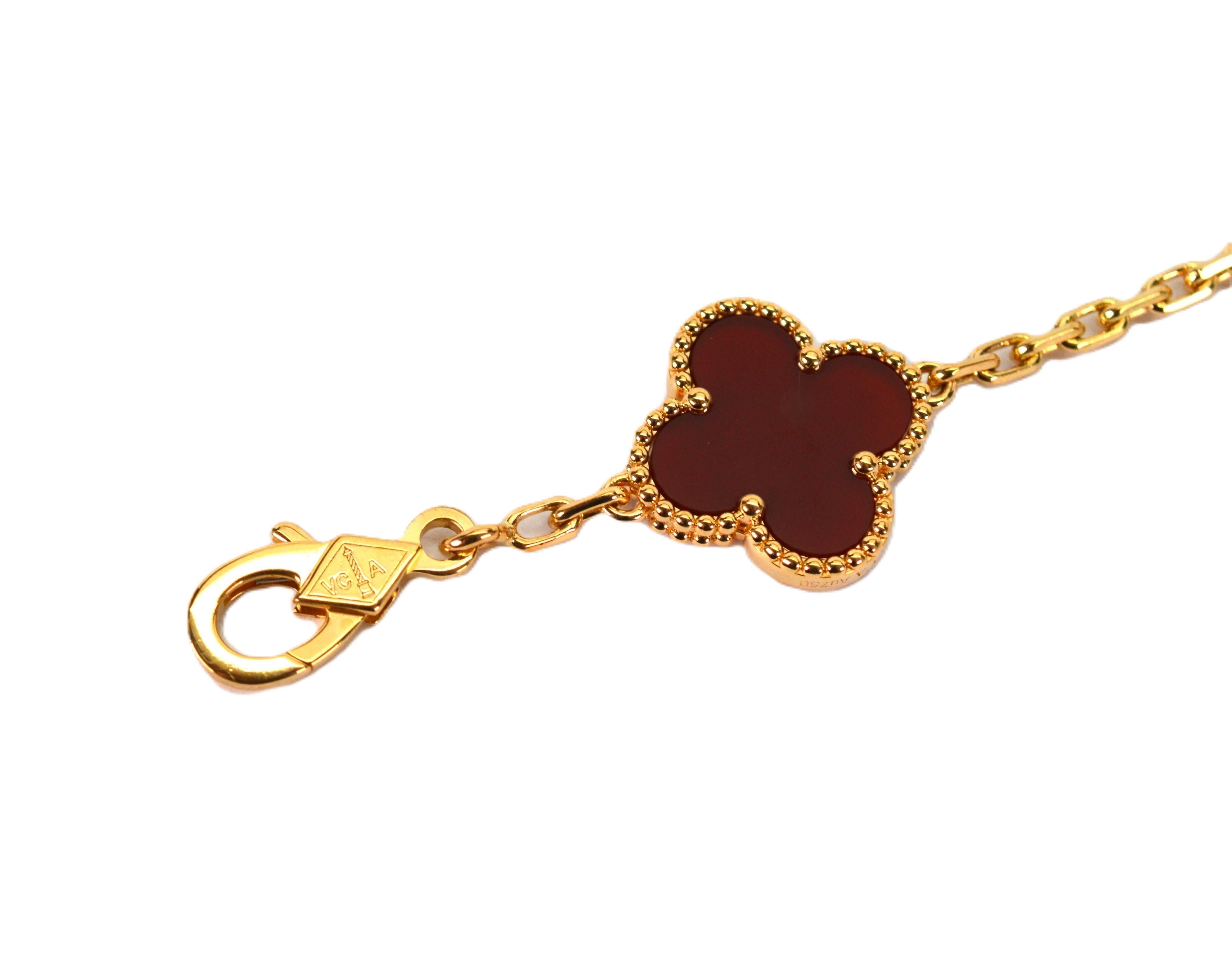 Van Cleef & Arpels Alhambra Armband aus 18 Karat Gelbgold mit 5 Motiven aus Karneol im Angebot 2