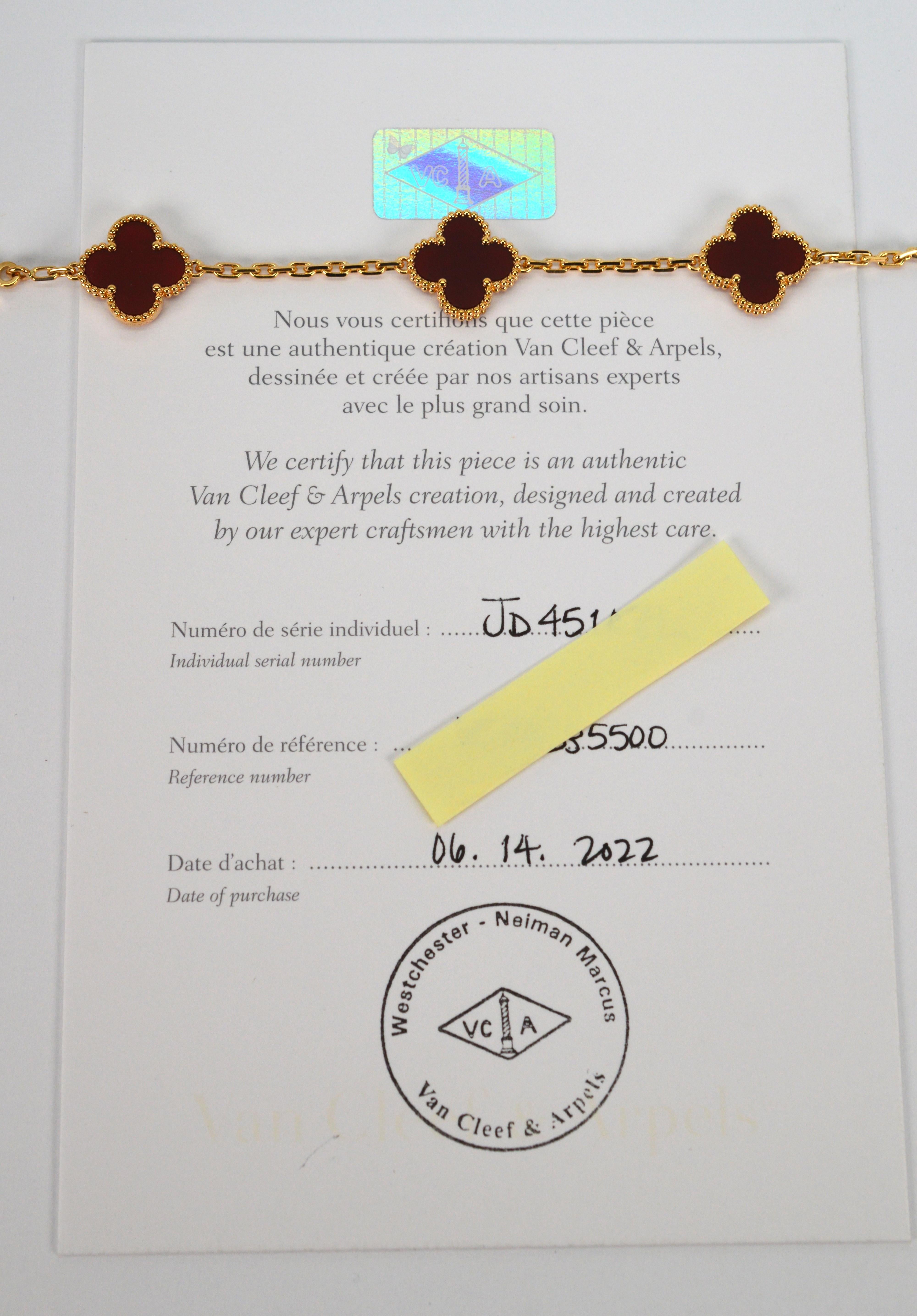 Van Cleef & Arpels Alhambra Armband aus 18 Karat Gelbgold mit 5 Motiven aus Karneol im Angebot 3