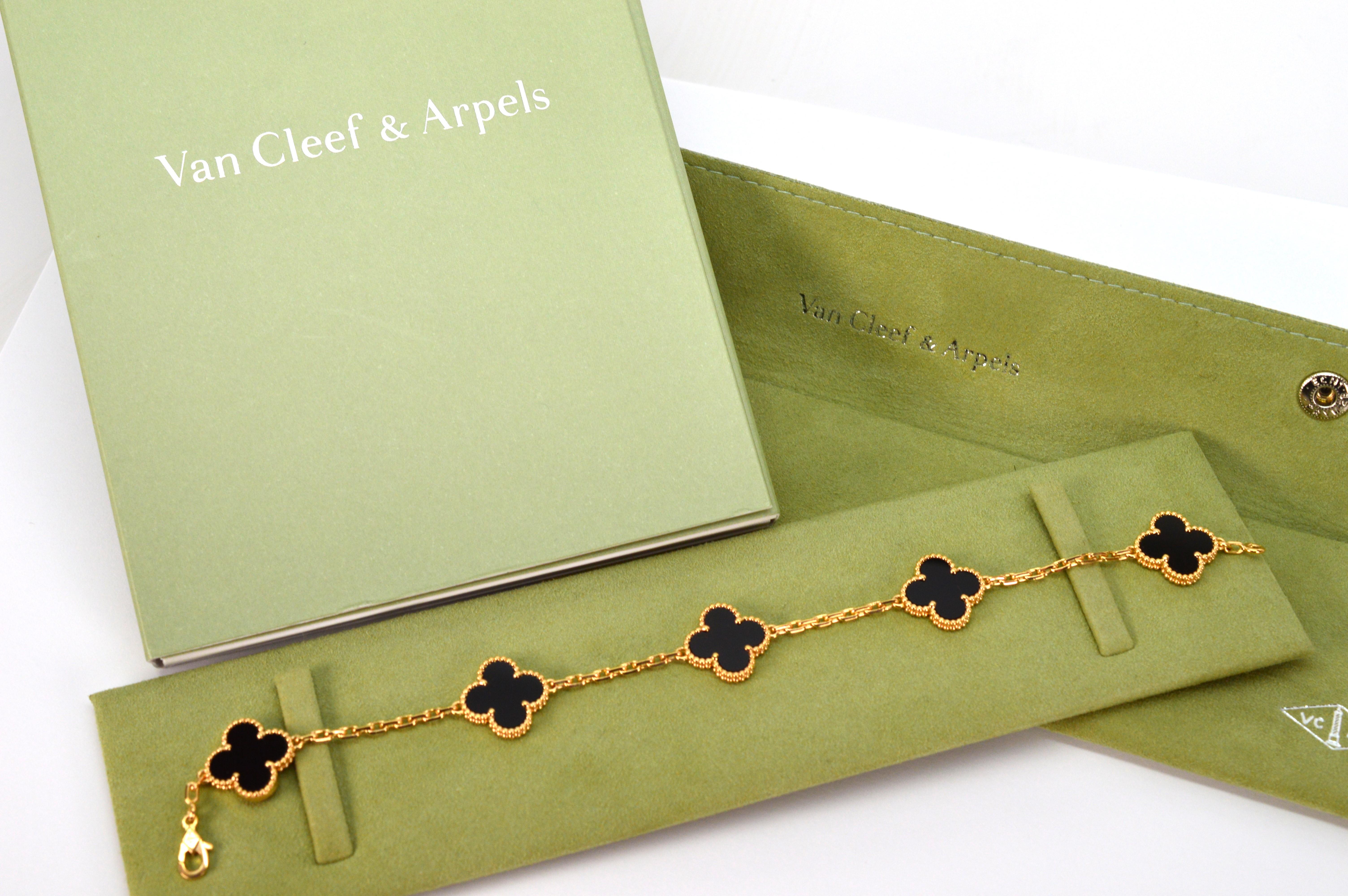 Van Cleef & Arpels Alhambra 5-Motif Onyx 18 Karat Yellow Gold Bracelet For Sale 4