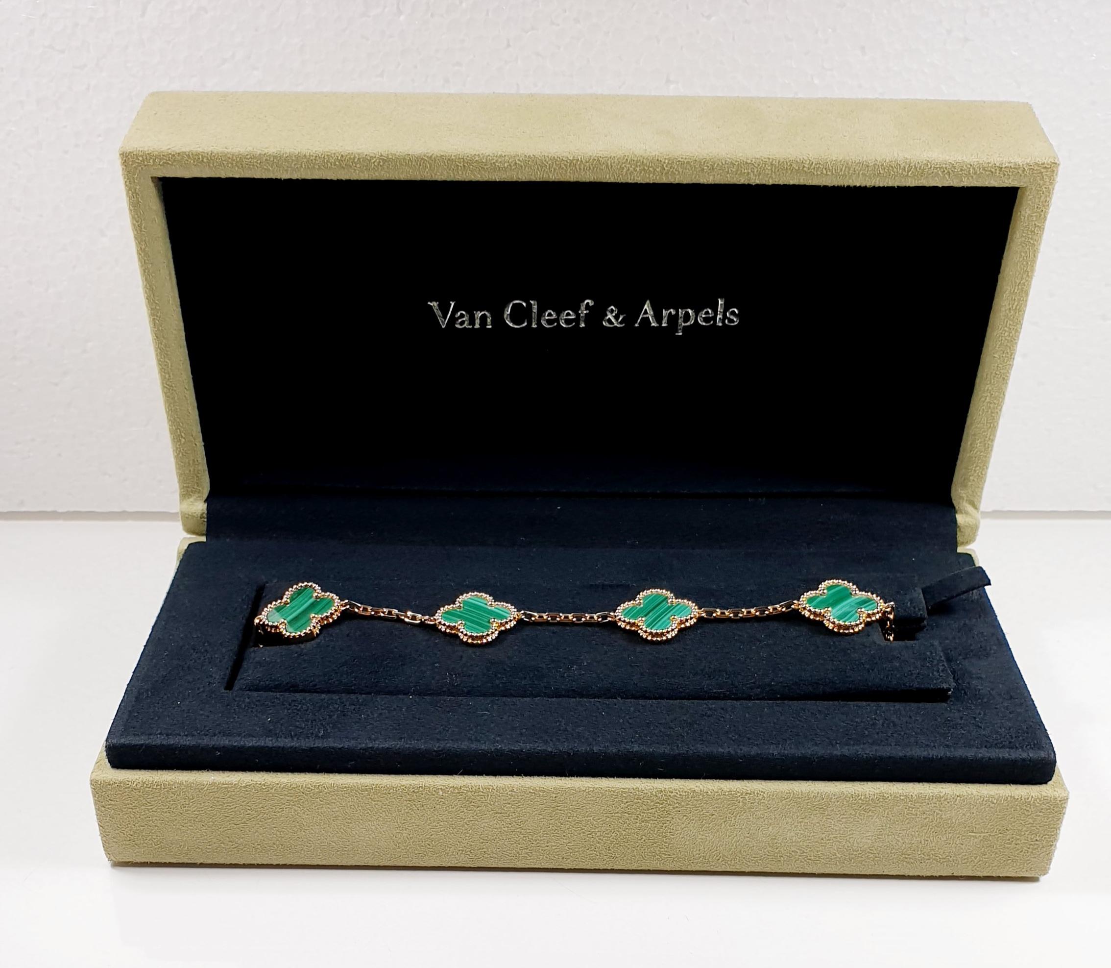 Van Cleef & Arpels Alhambra Bracelet  in 18k Yellow Gold and Malachites In Excellent Condition In Bilbao, ES
