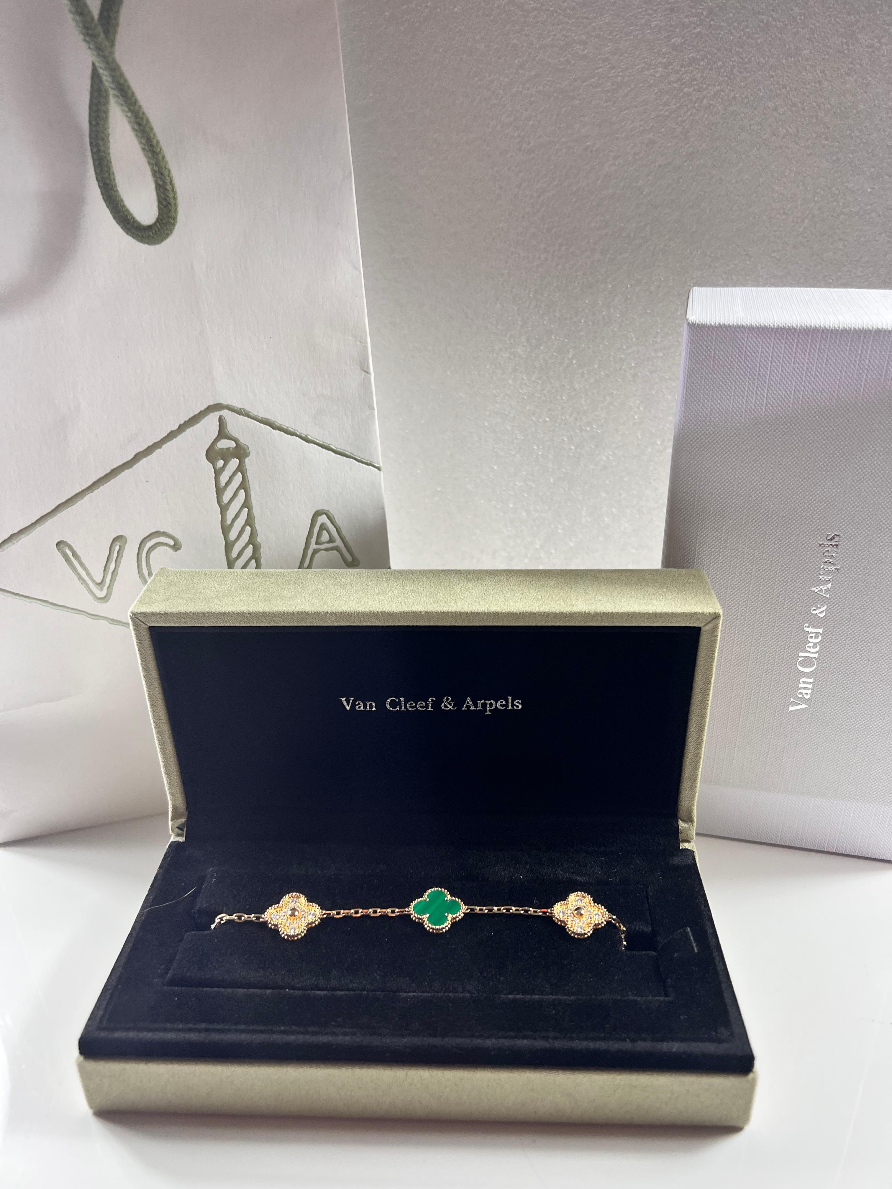Van Cleef & Arpels Alhambra Bracelet in Diamonds and Malaquite in 18k  Gold For Sale 1