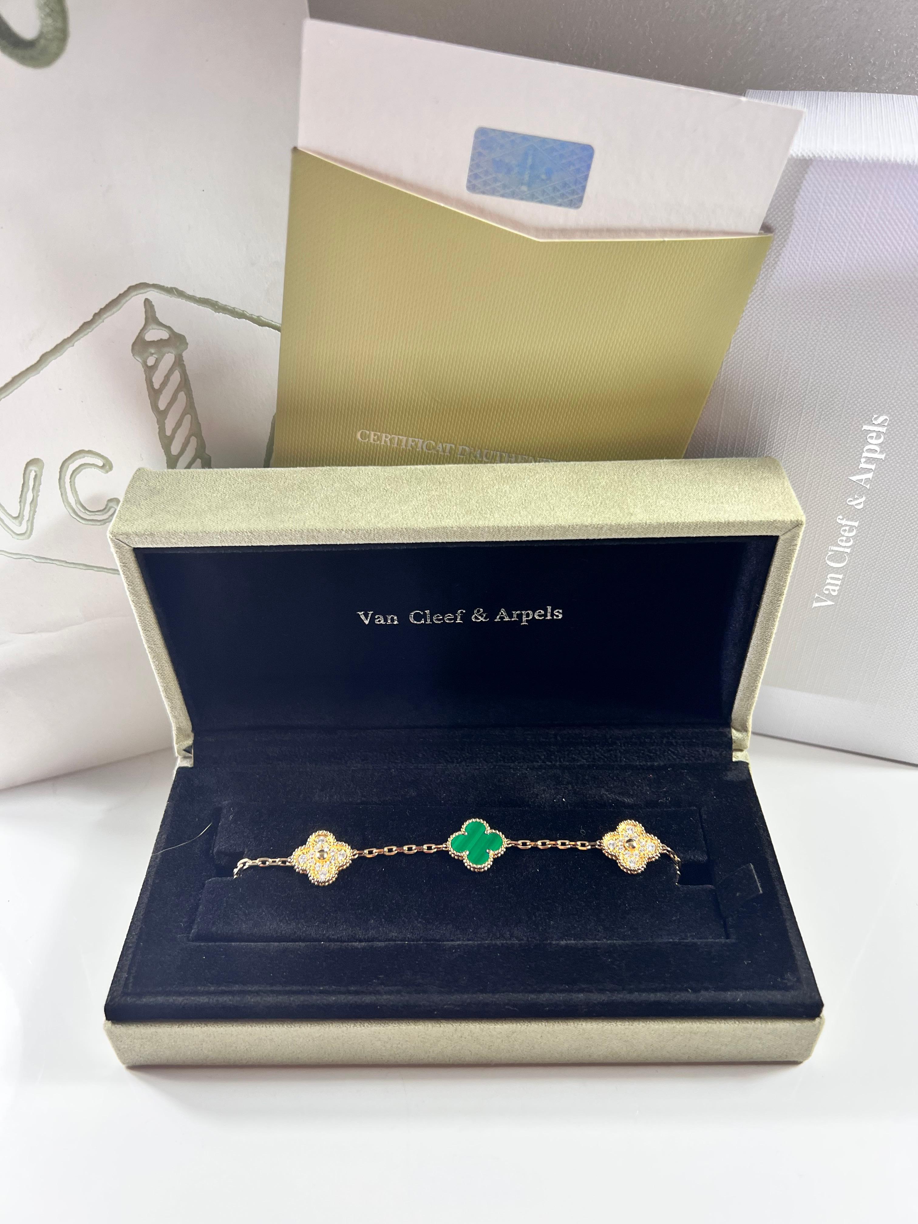 Van Cleef & Arpels Alhambra Bracelet in Diamonds and Malaquite in 18k  Gold For Sale 2