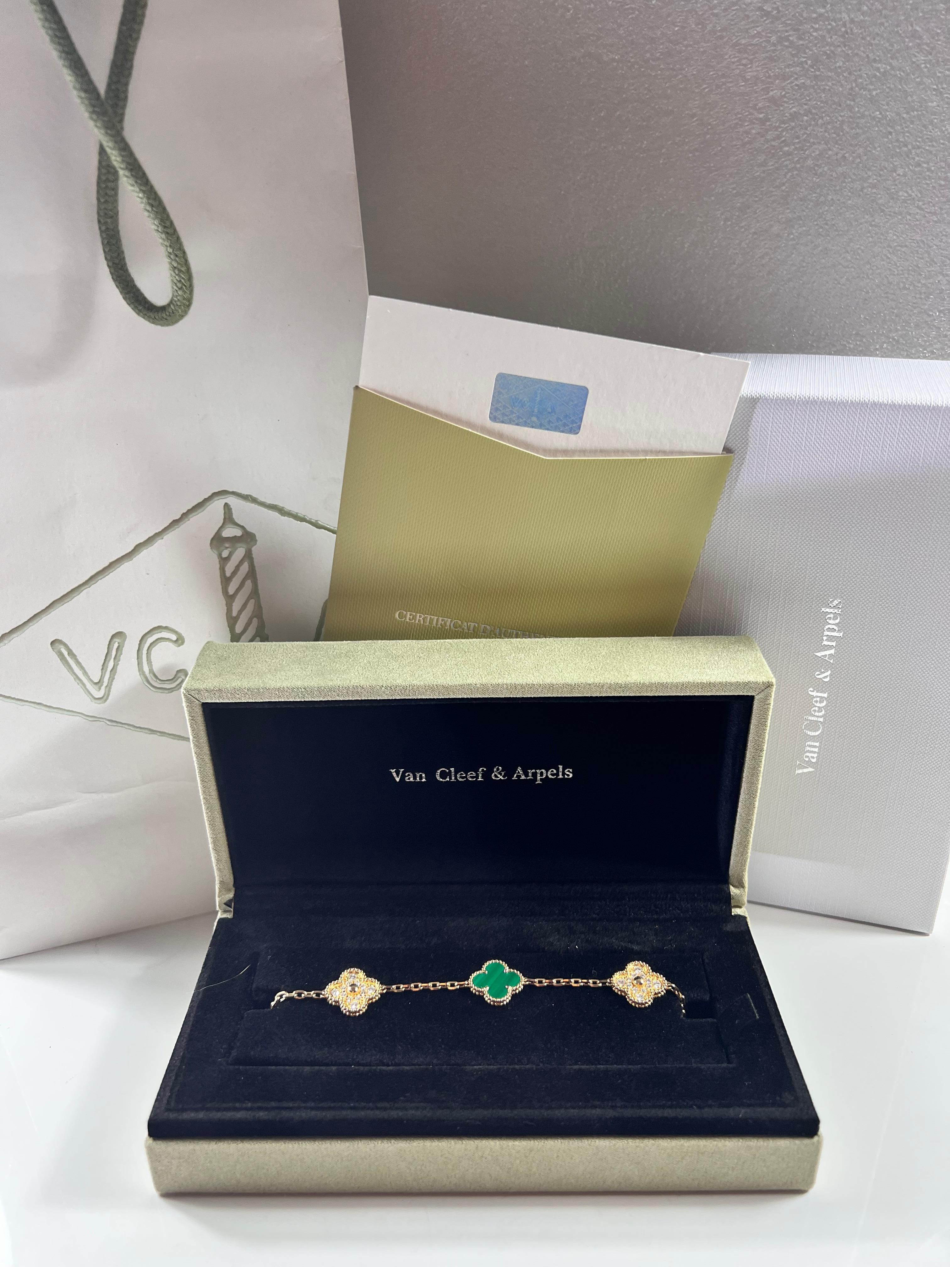 Van Cleef & Arpels Alhambra Bracelet in Diamonds and Malaquite in 18k  Gold For Sale 3