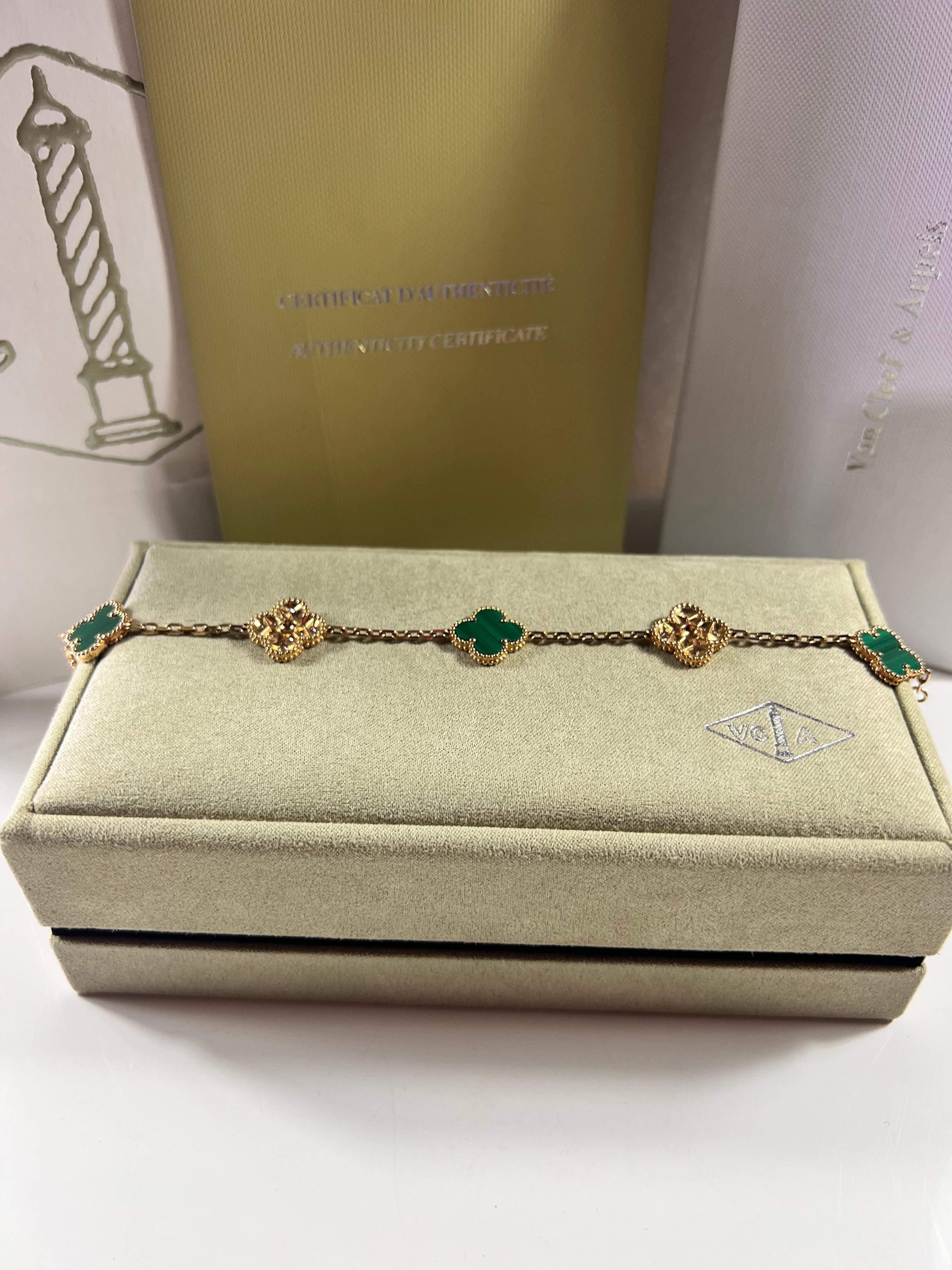 Van Cleef & Arpels Alhambra Bracelet in Diamonds and Malaquite in 18k  Gold For Sale 4