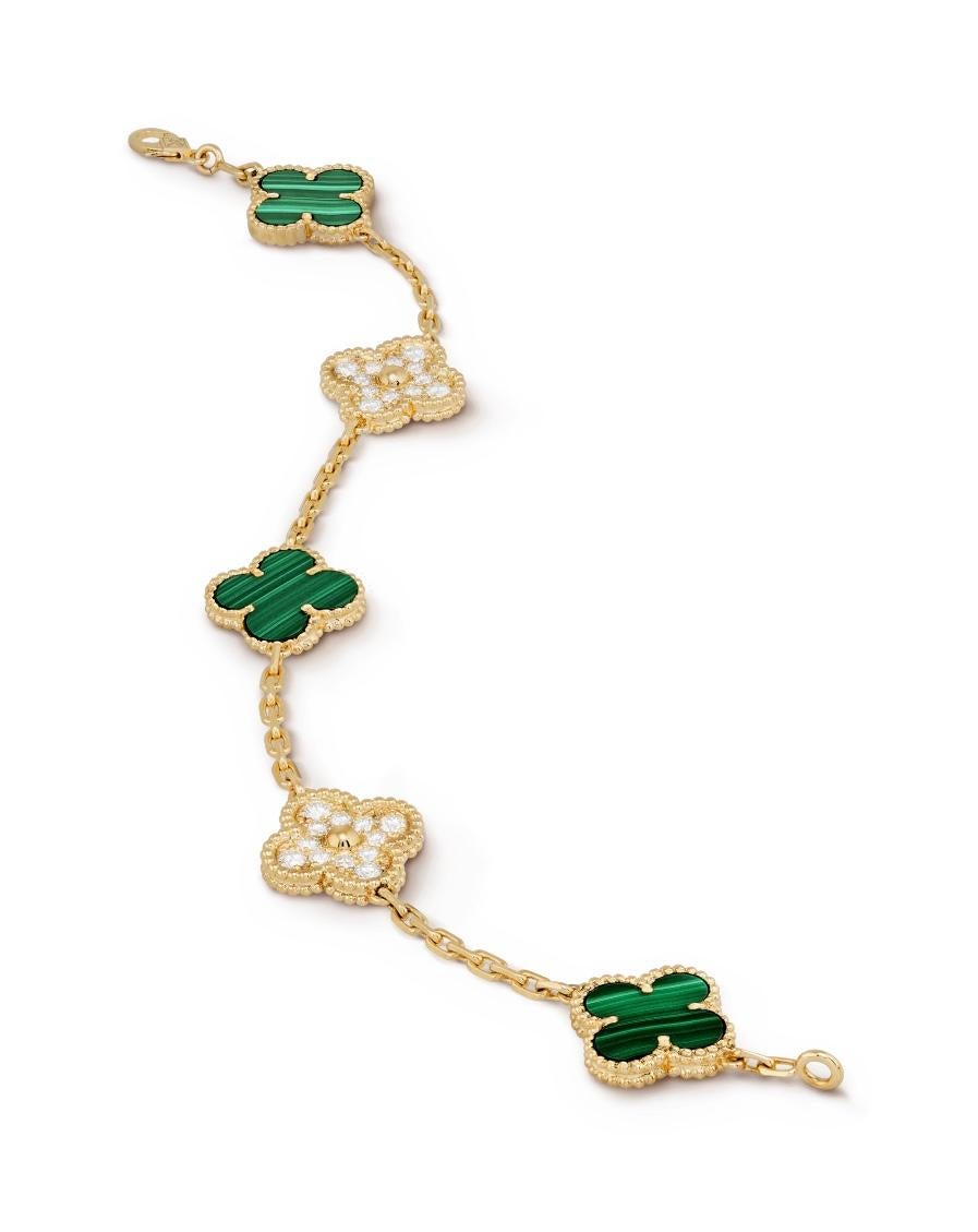 Contemporain Van Cleef & Arpels Bracelet Alhambra en diamants et malaquite 18 carats  Or en vente
