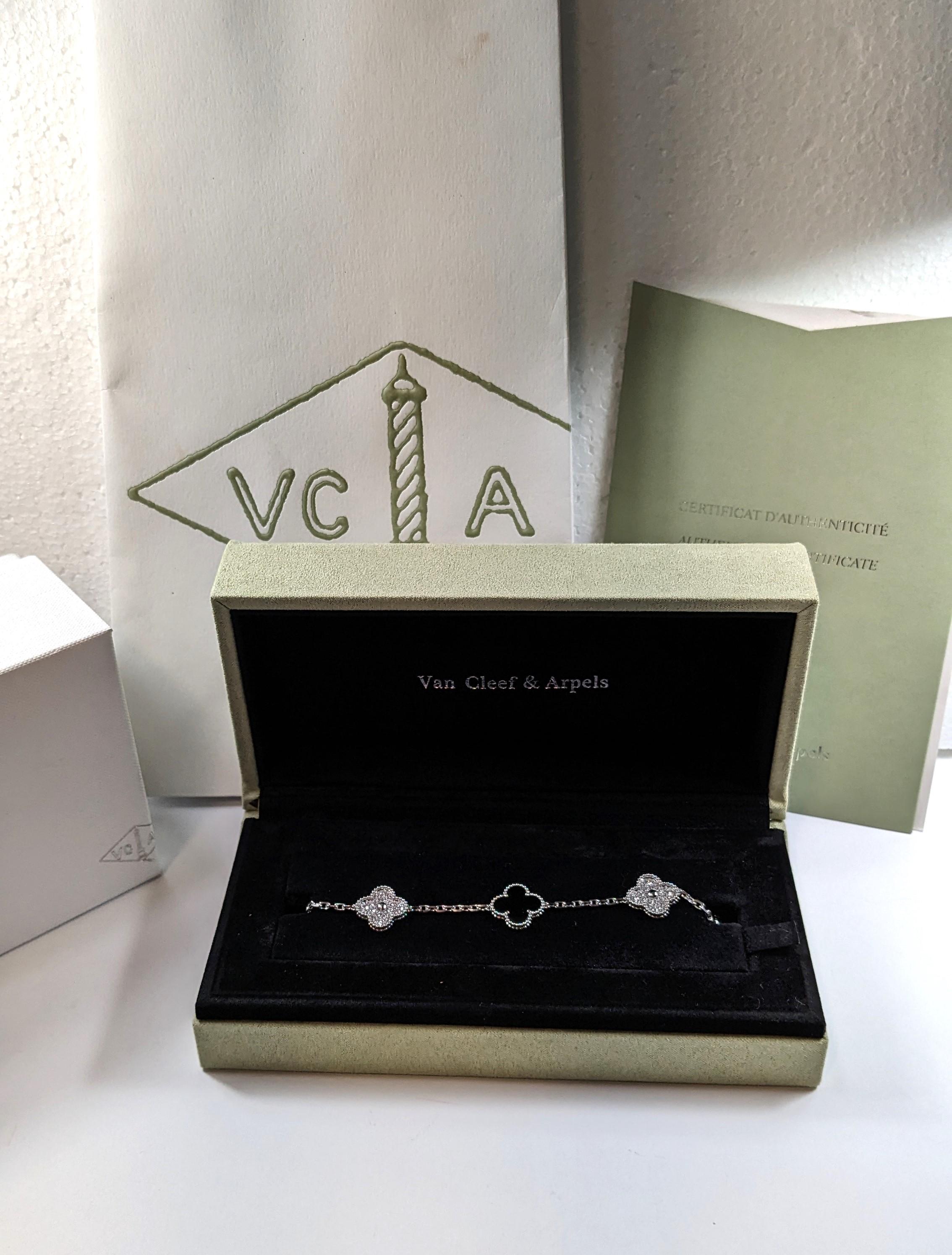 Brilliant Cut Van Cleef & Arpels Alhambra Bracelet in Diamonds and Onyx in 18k White Gold