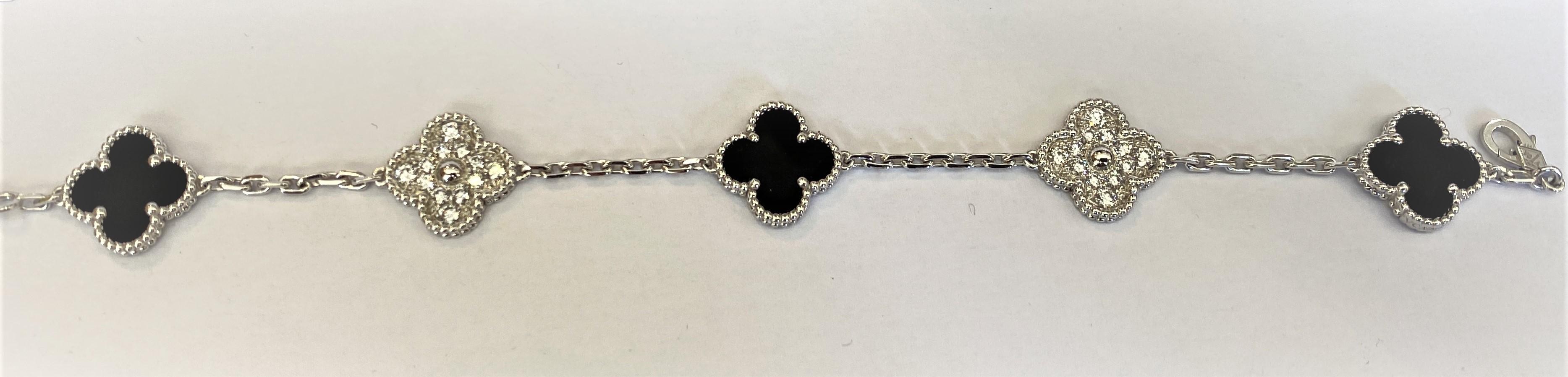 Van Cleef & Arpels Alhambra Bracelet in Diamonds and Onyx in 18k White Gold In Excellent Condition For Sale In Bilbao, ES