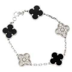 Van Cleef & Arpels Bracelet Alhambra en or blanc 18 carats, diamants et onyx