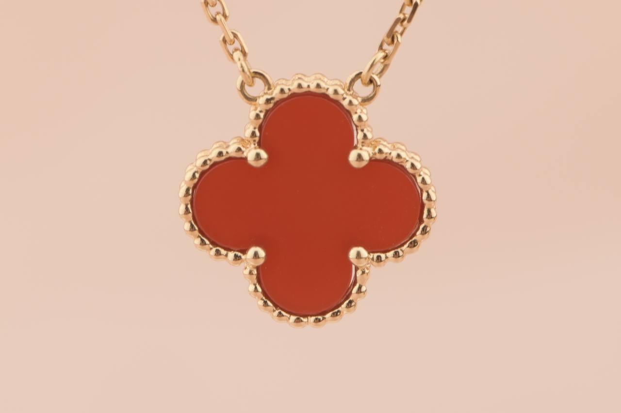 vca au750 necklace price