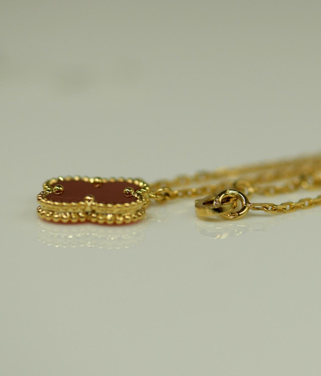 Van Cleef & Arpels Alhambra Carnelian 18 Karat Yellow Gold Pendant Necklace 1