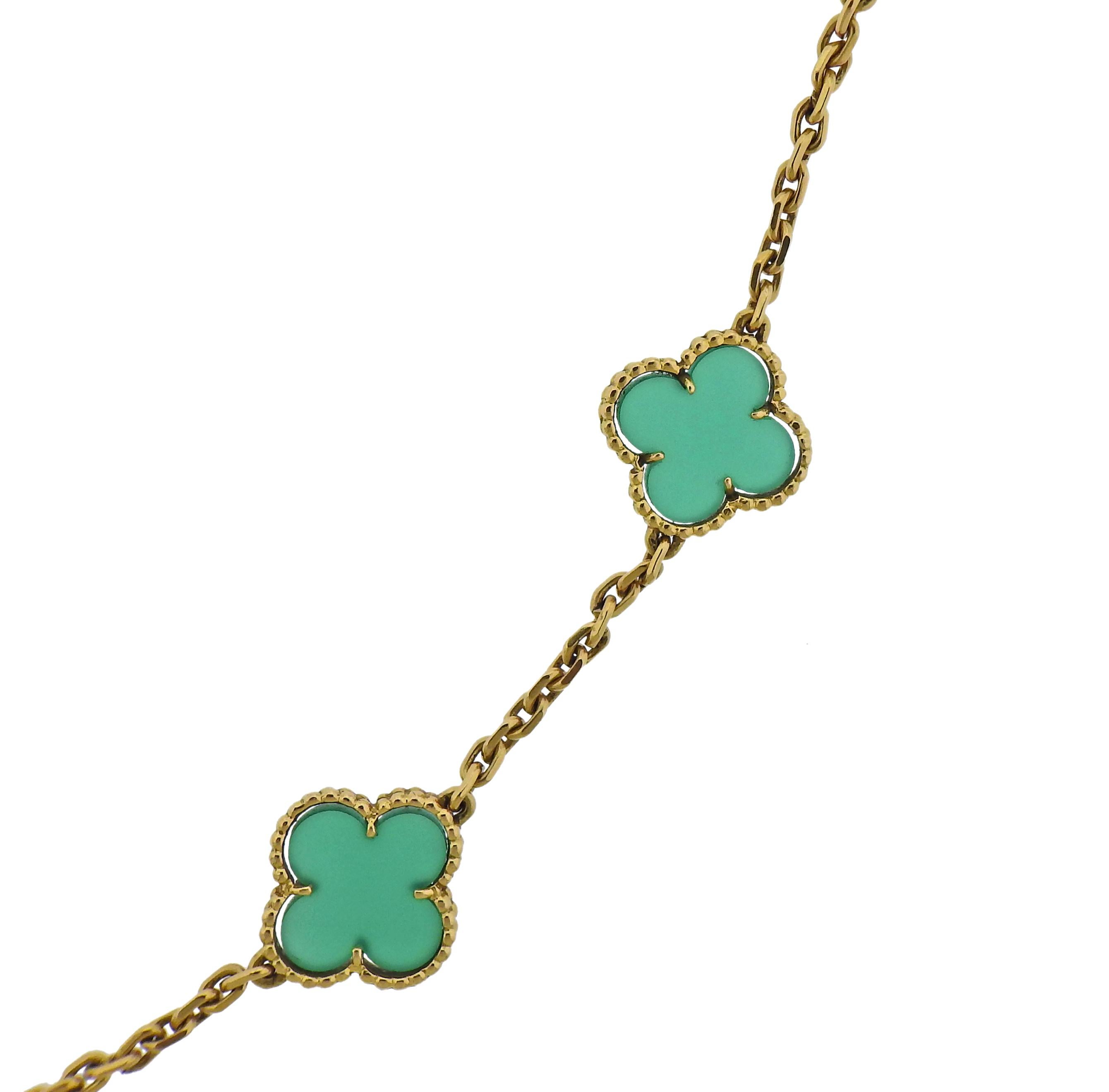 Ikonische Vintage-Alhambra-Halskette von Van Cleef & Arpels mit zwanzig Chrysopras-Kleeblättern. Wird mit einem VCA-Etui geliefert.  Die Halskette ist 32