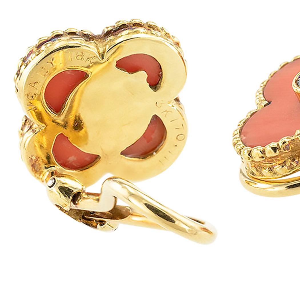 Van Cleef & Arpels Alhambra Koralle Diamant Gold Clip-On-Ohrringe im Zustand „Gut“ in Los Angeles, CA