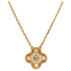 Van Cleef & Arpels, collier pendentif Alhambra en or rose et diamants