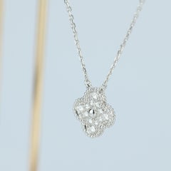 Collana con ciondolo in oro bianco Van Cleef & Arpels Alhambra Diamond