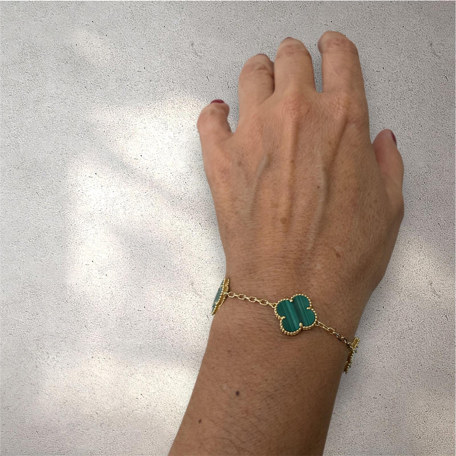 Modern Van Cleef & Arpels Alhambra Green Malachite Gold Bracelet