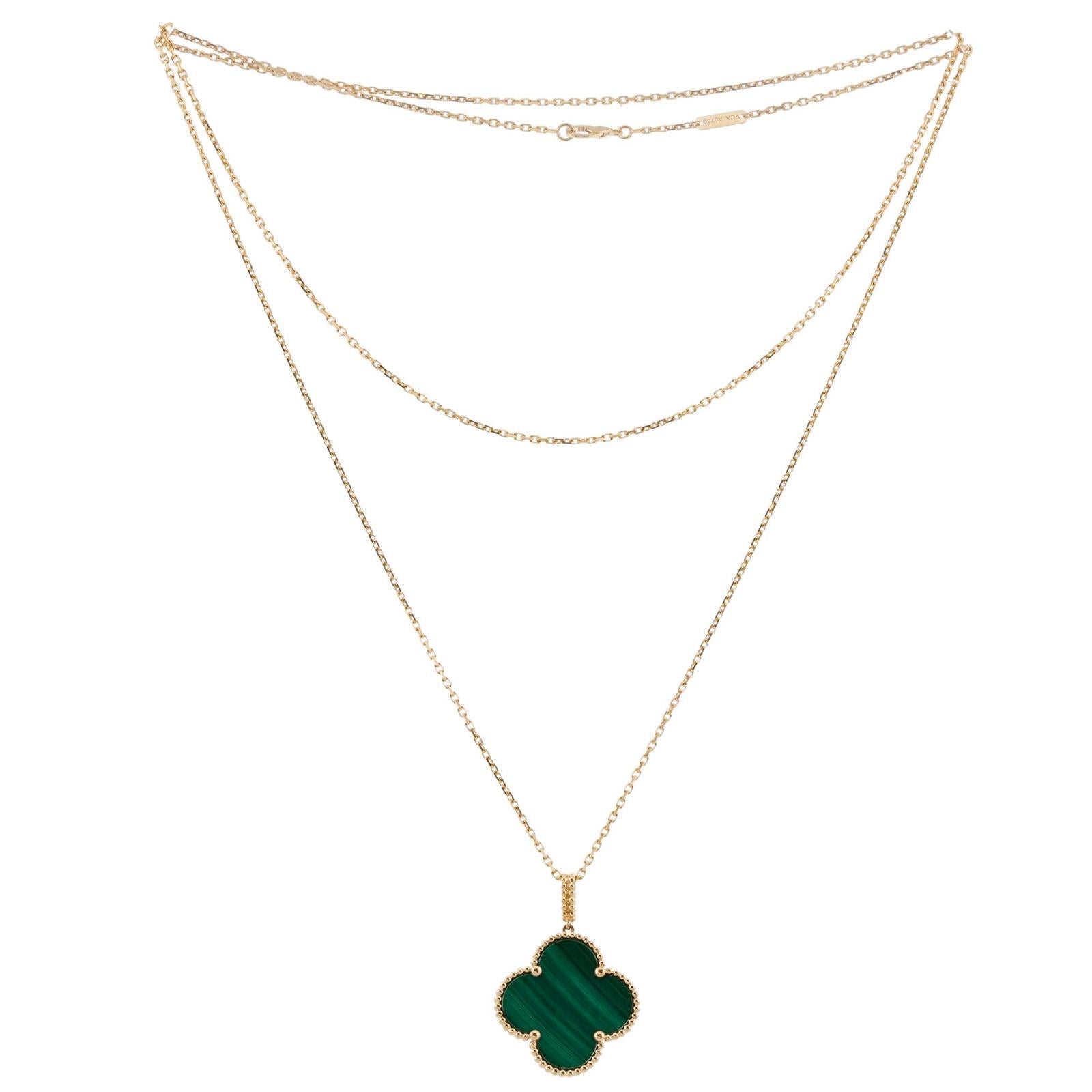  VAN CLEEF & ARPELS Collier pendentif Alhambra en or jaune et malachite verte Pour femmes 