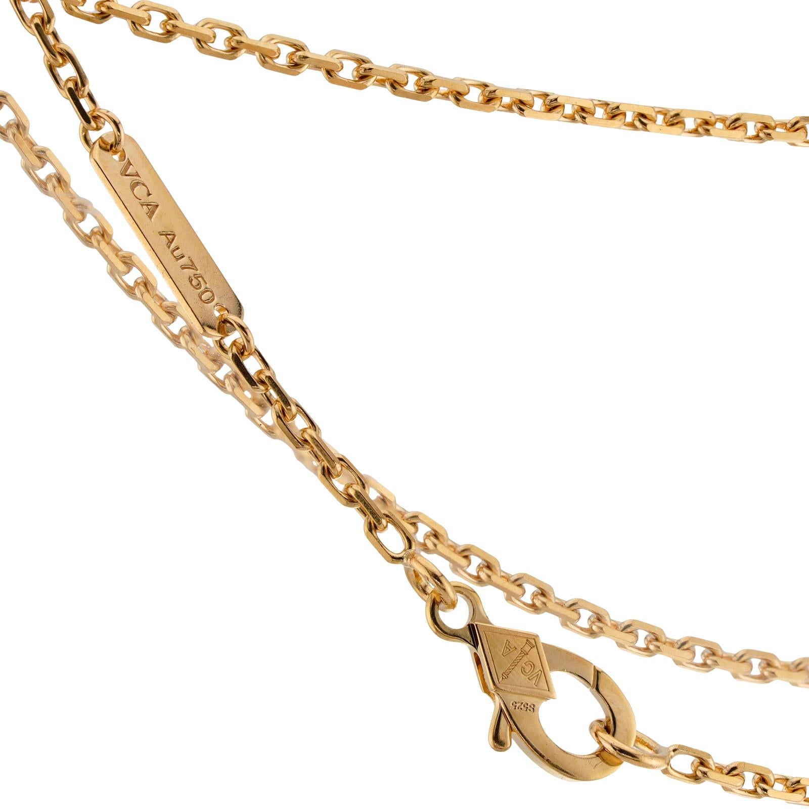 VAN CLEEF & ARPELS Collier pendentif Alhambra en or jaune et malachite verte 3