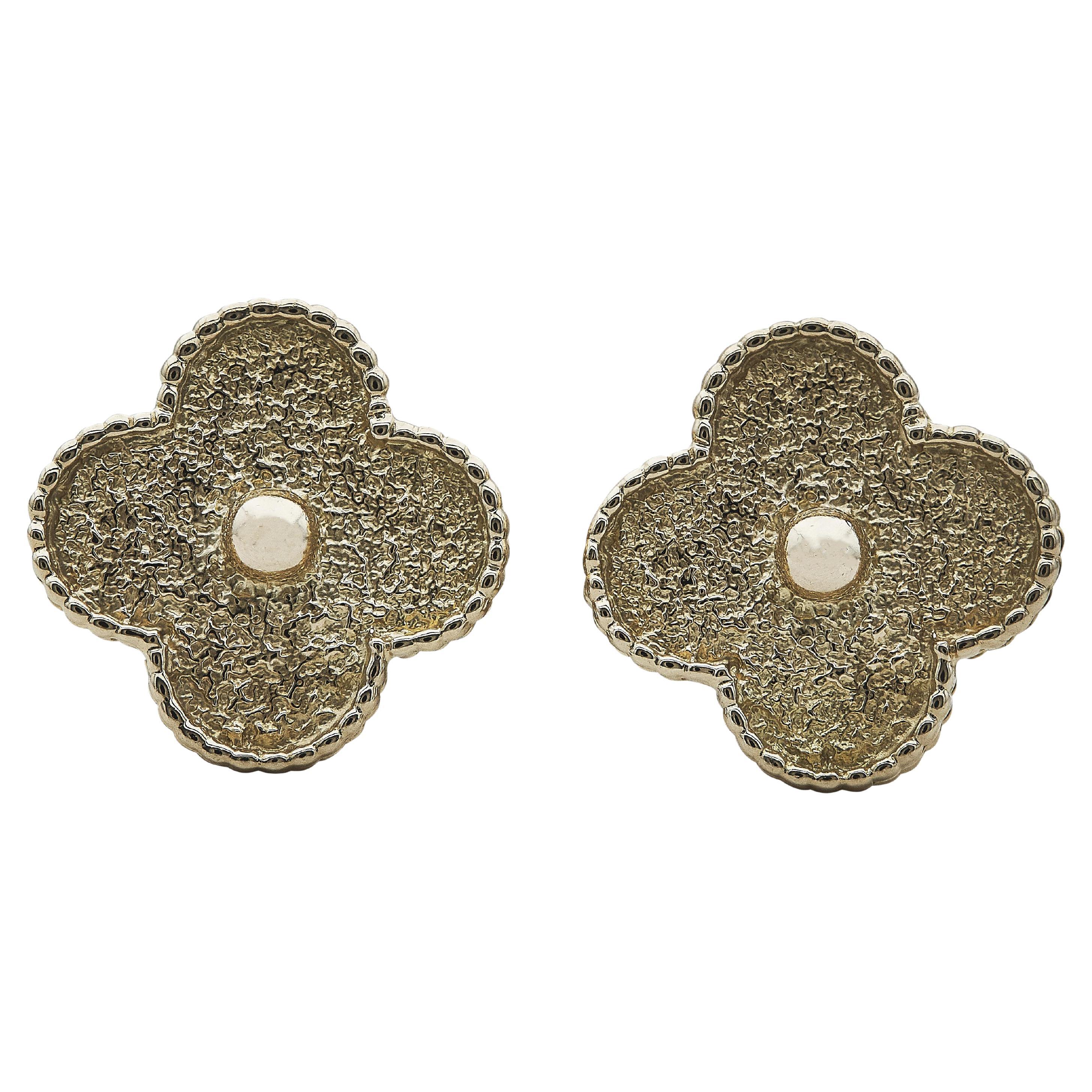 Van Cleef & Arpels Orecchini Alhambra Magic in oro giallo 18 carati